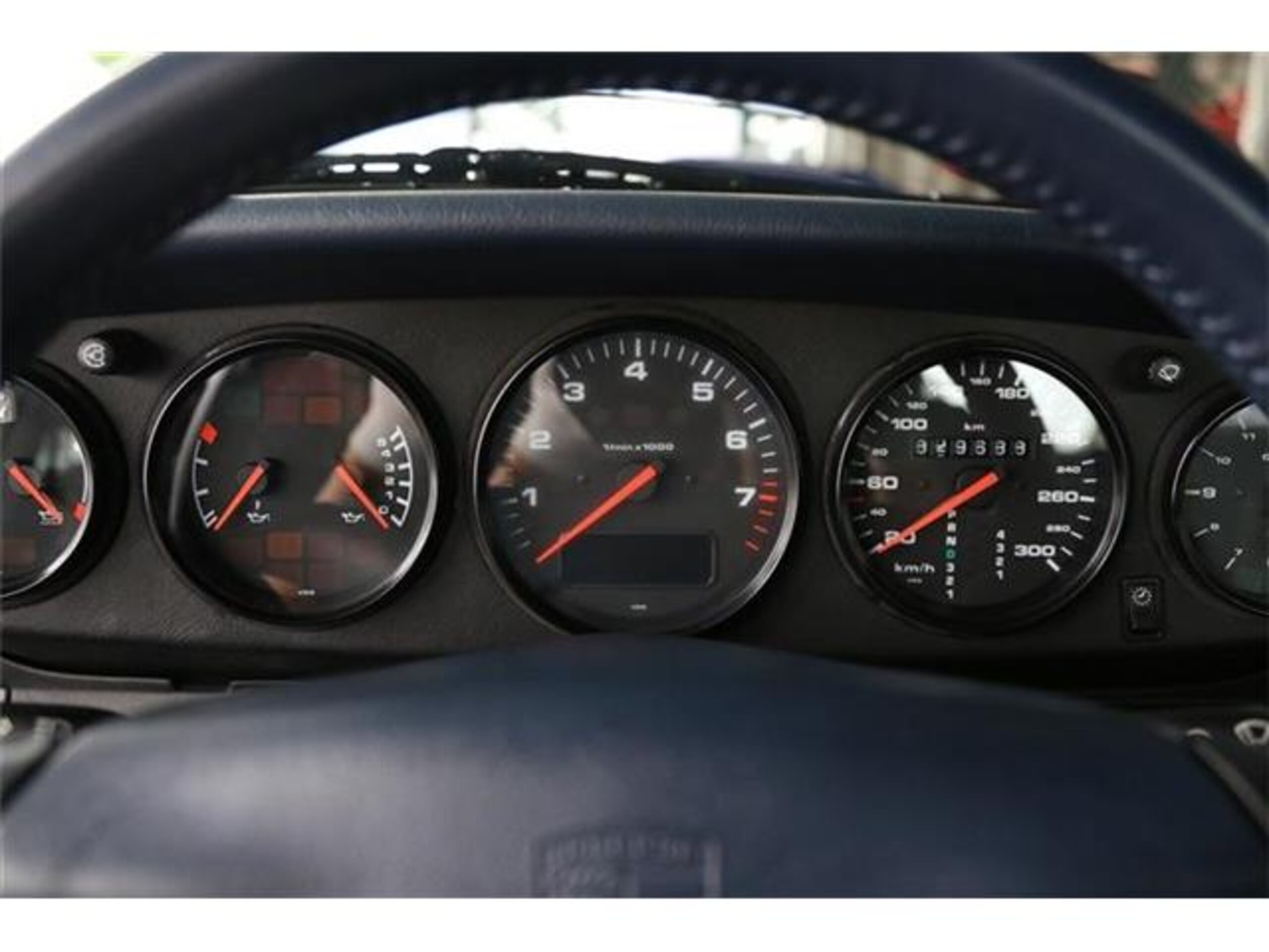 Porsche 911 Carrera (photo: 8)