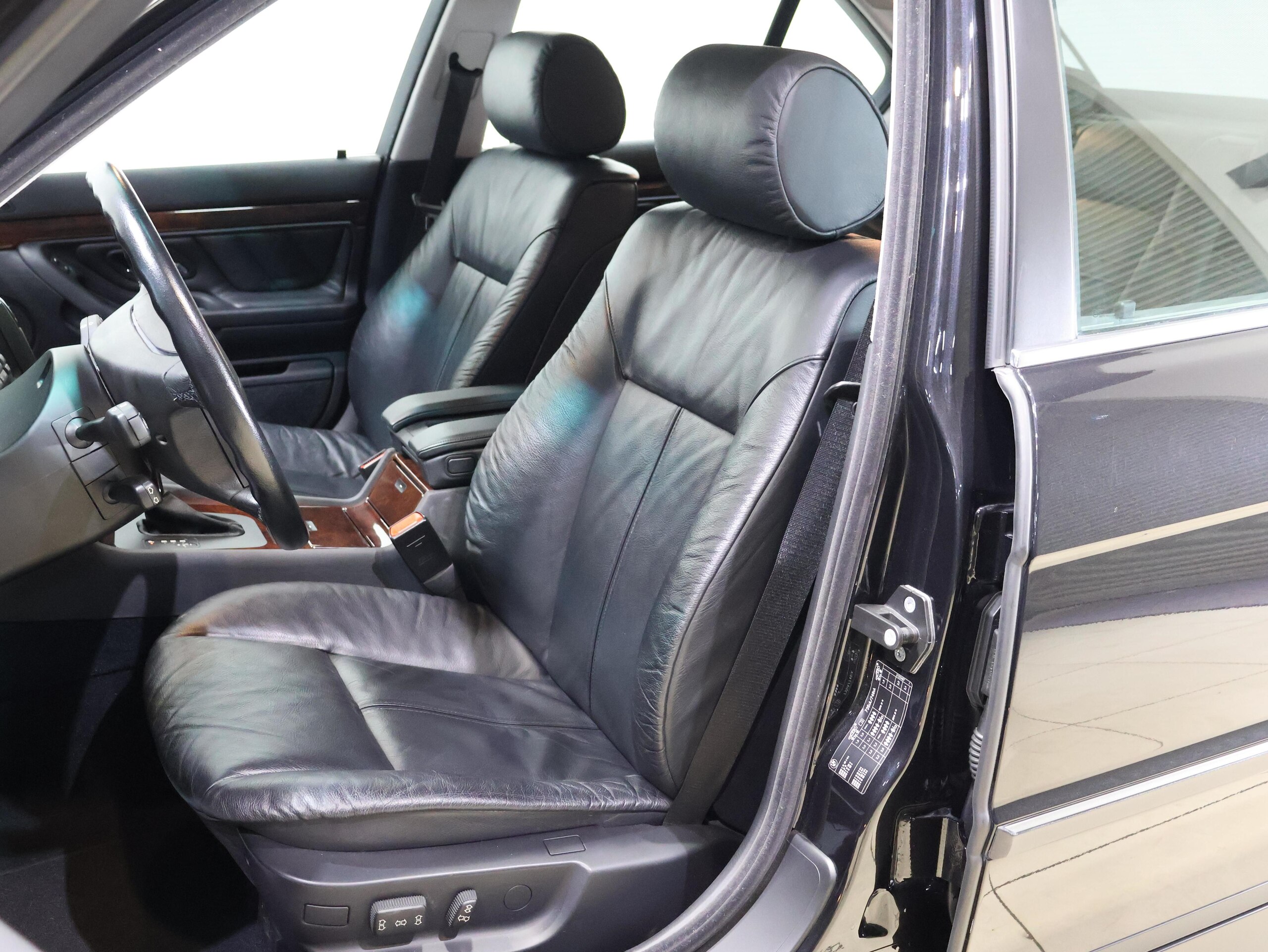 BMW 735i (photo: 7)