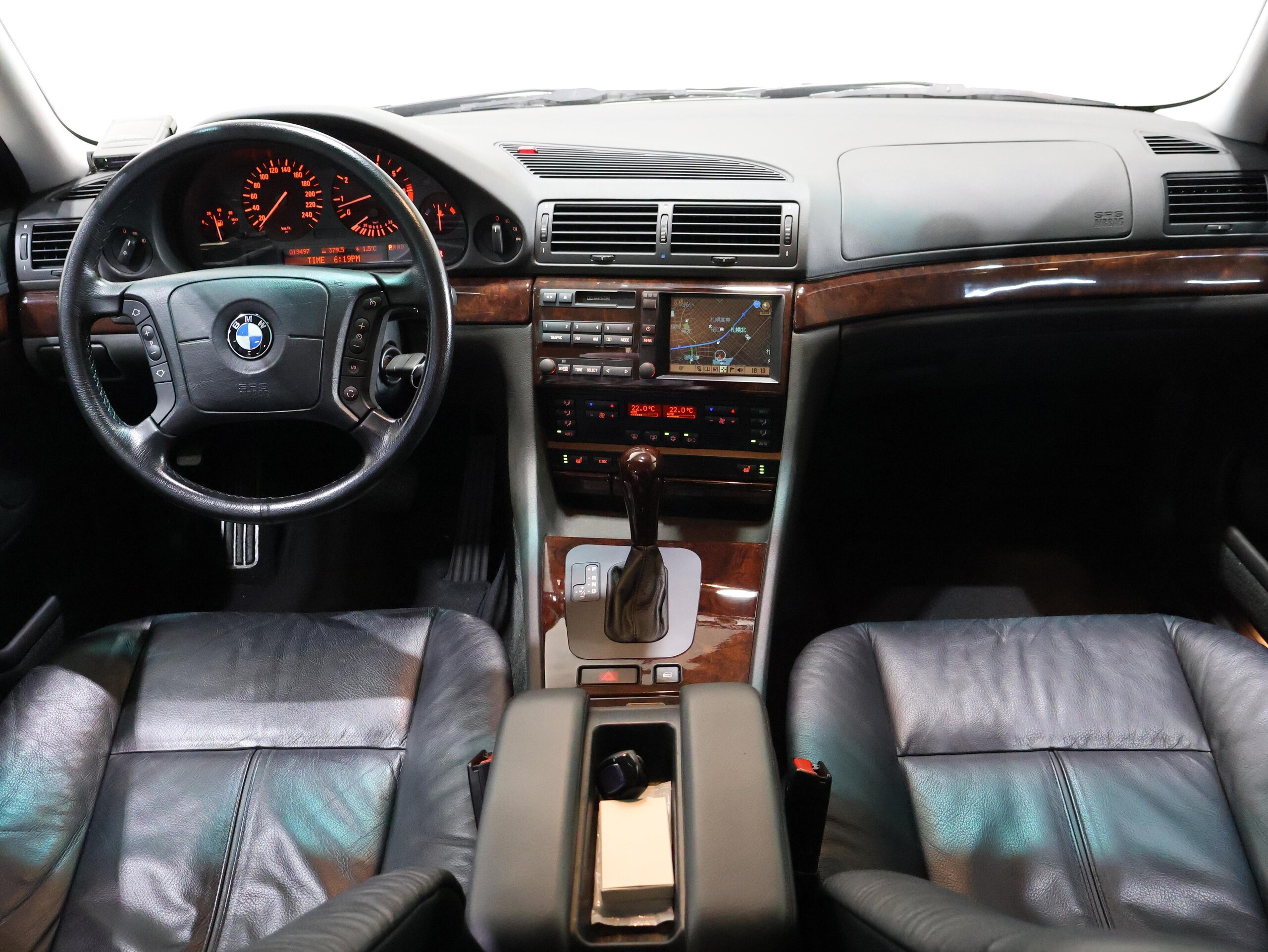 BMW 735i (photo: 6)