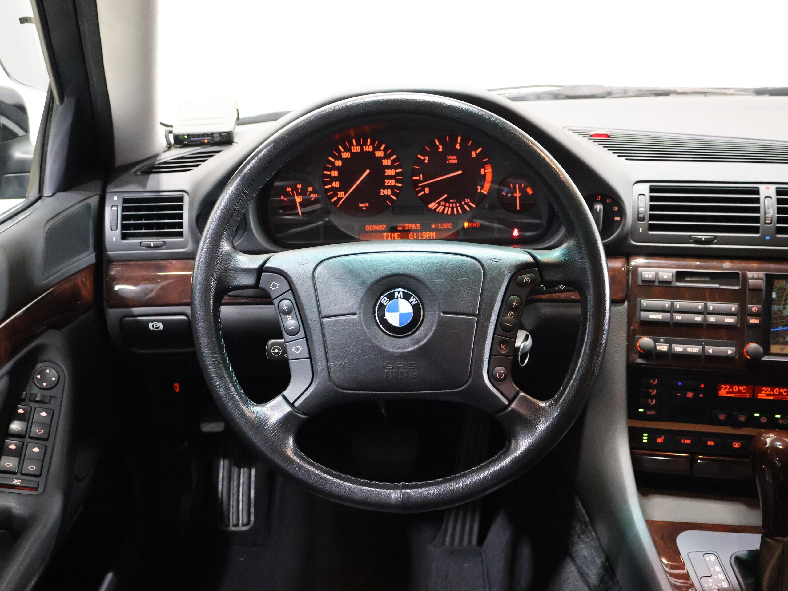 BMW 735i (photo: 10)