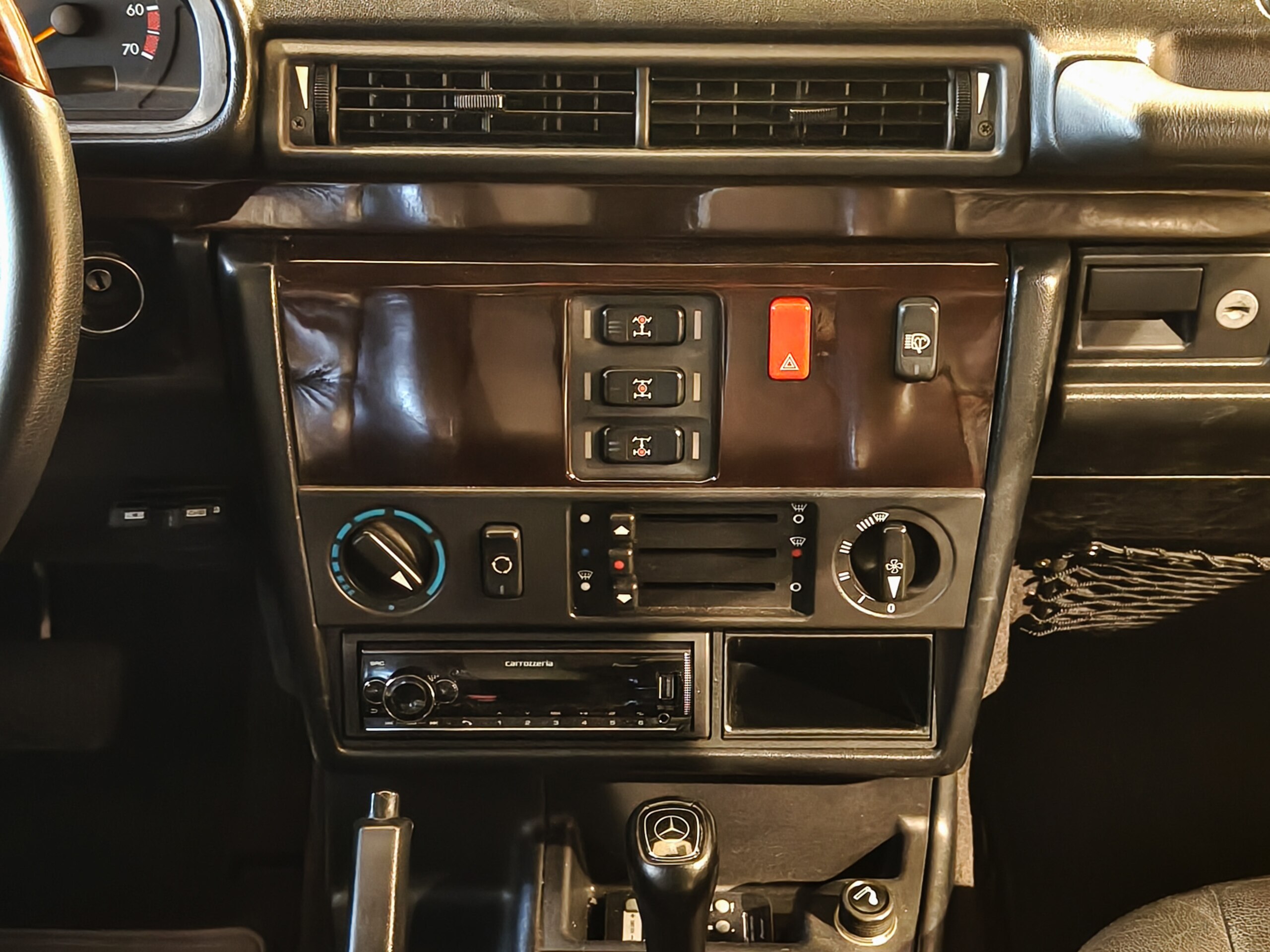 Mercedes Benz G320 (photo: 12)
