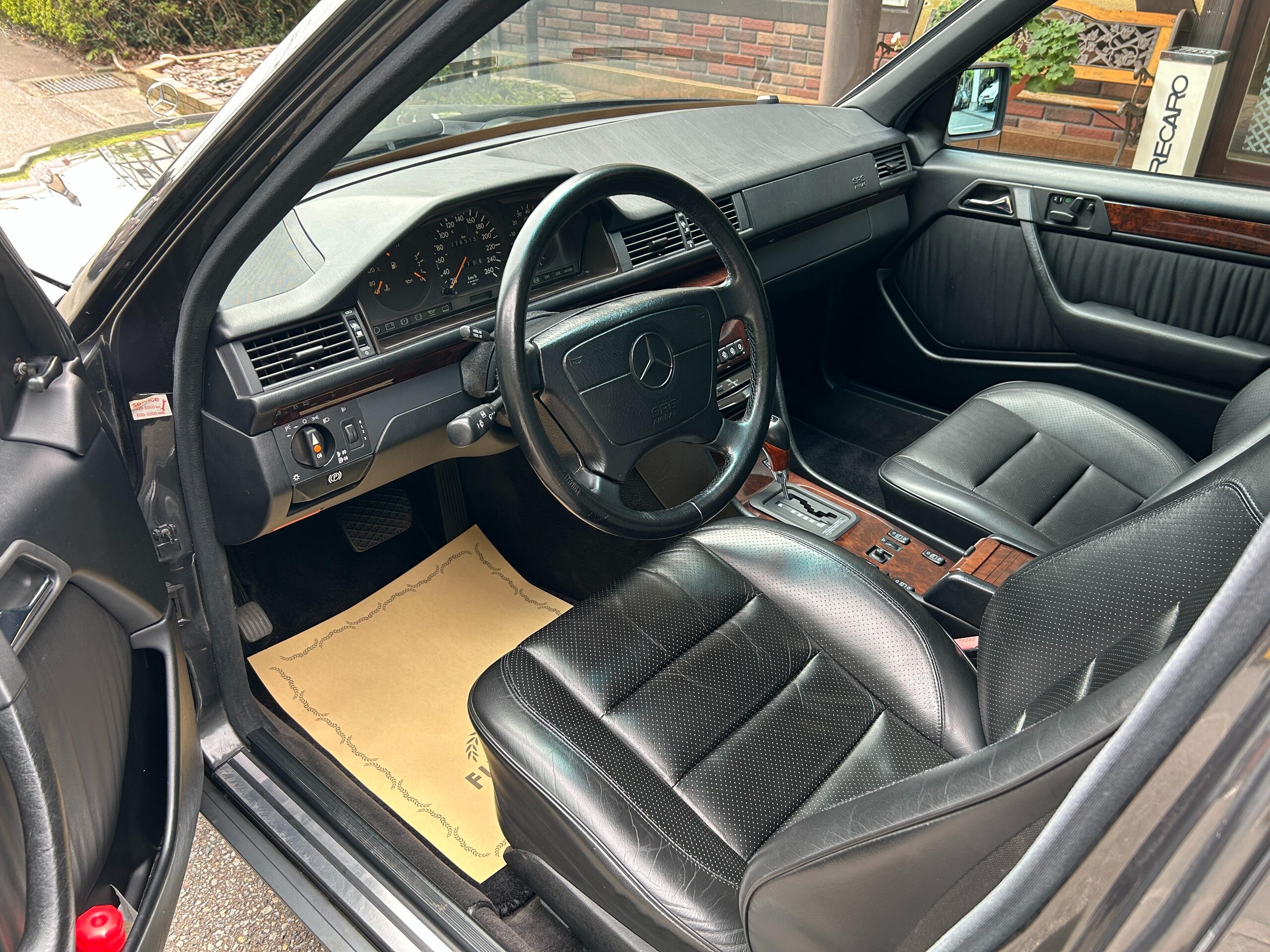 Mercedes Benz 500E (photo: 5)