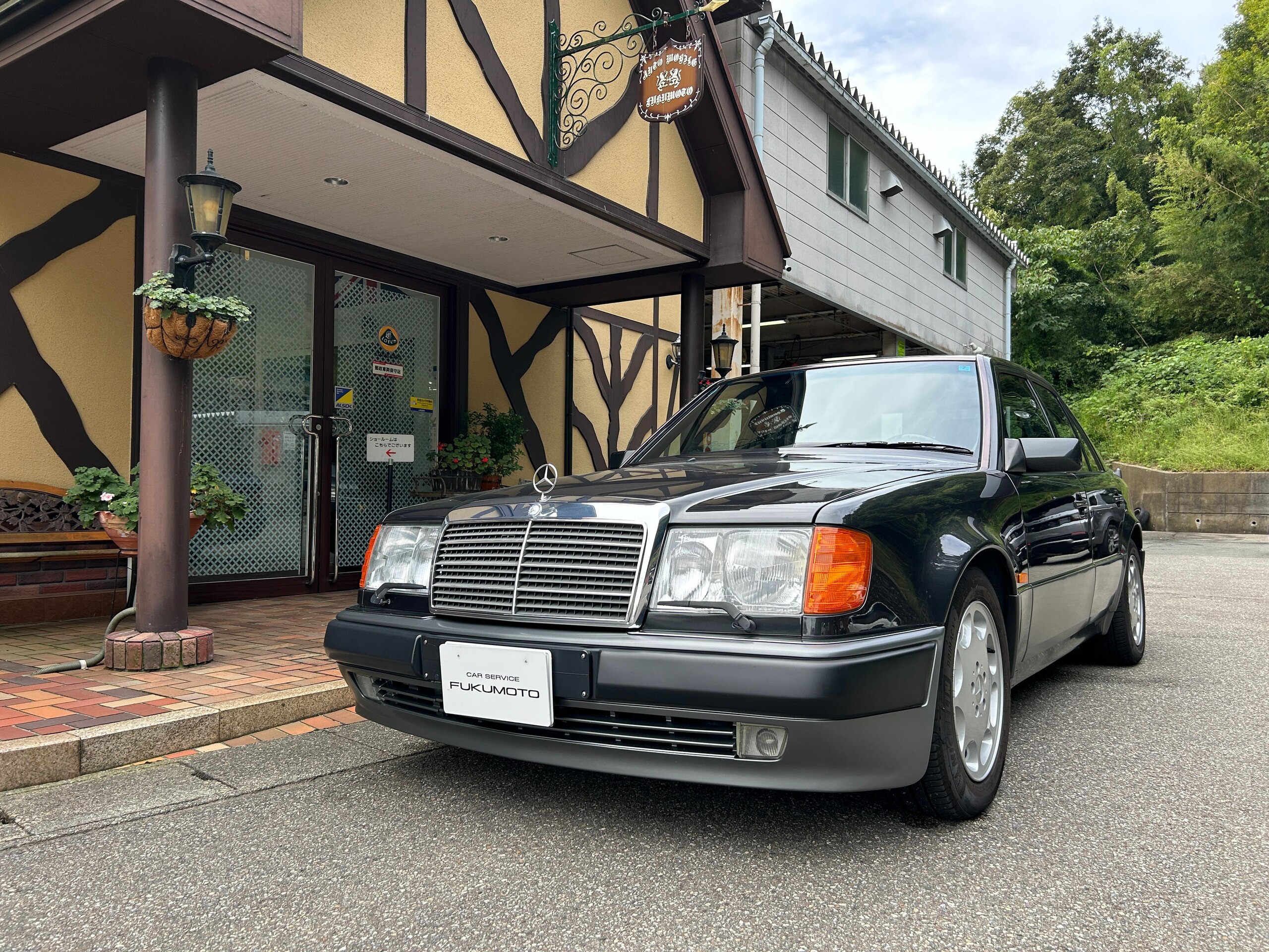 Mercedes Benz 500E