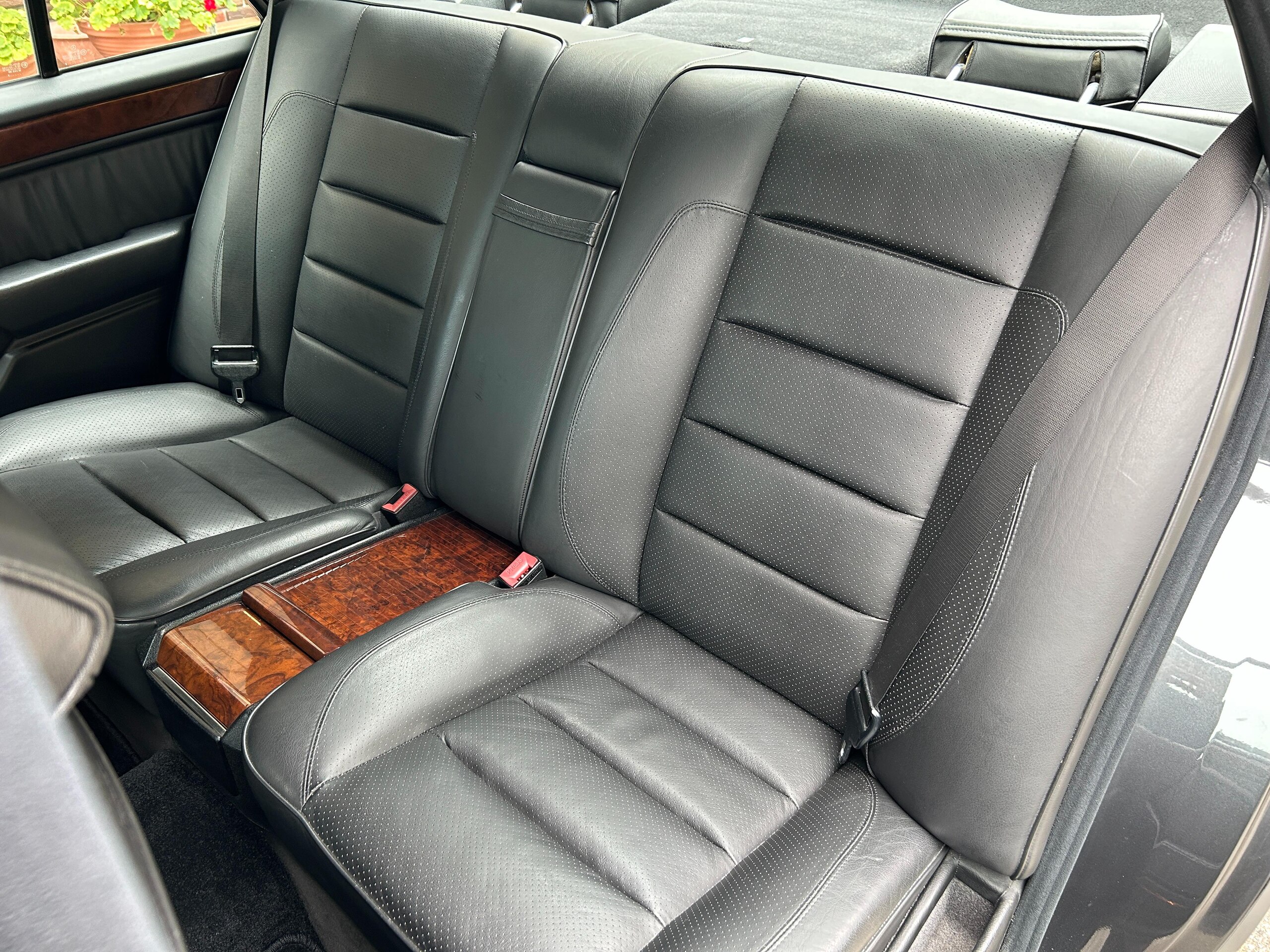Mercedes Benz 500E (photo: 9)
