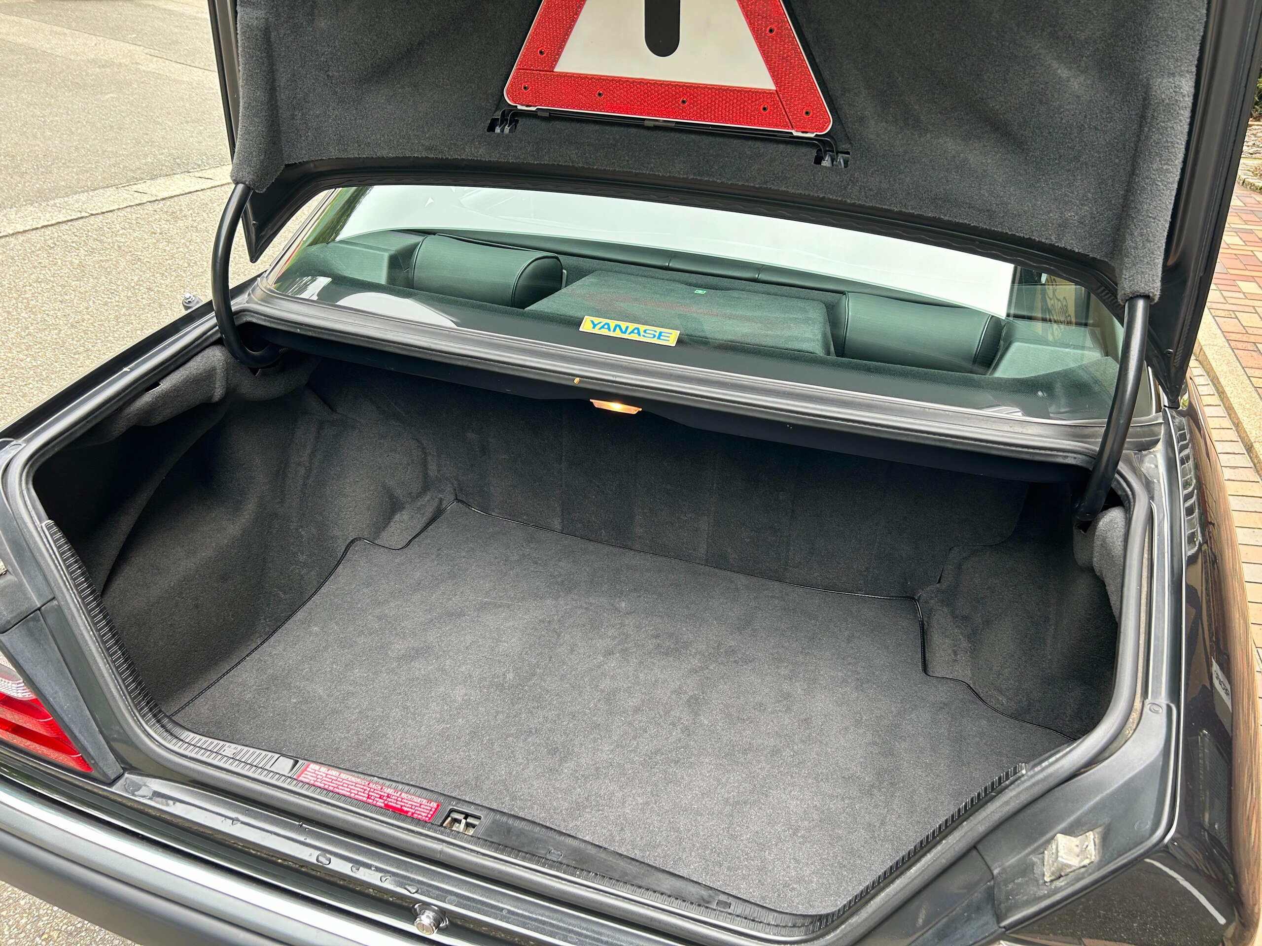 Mercedes Benz 500E (photo: 12)