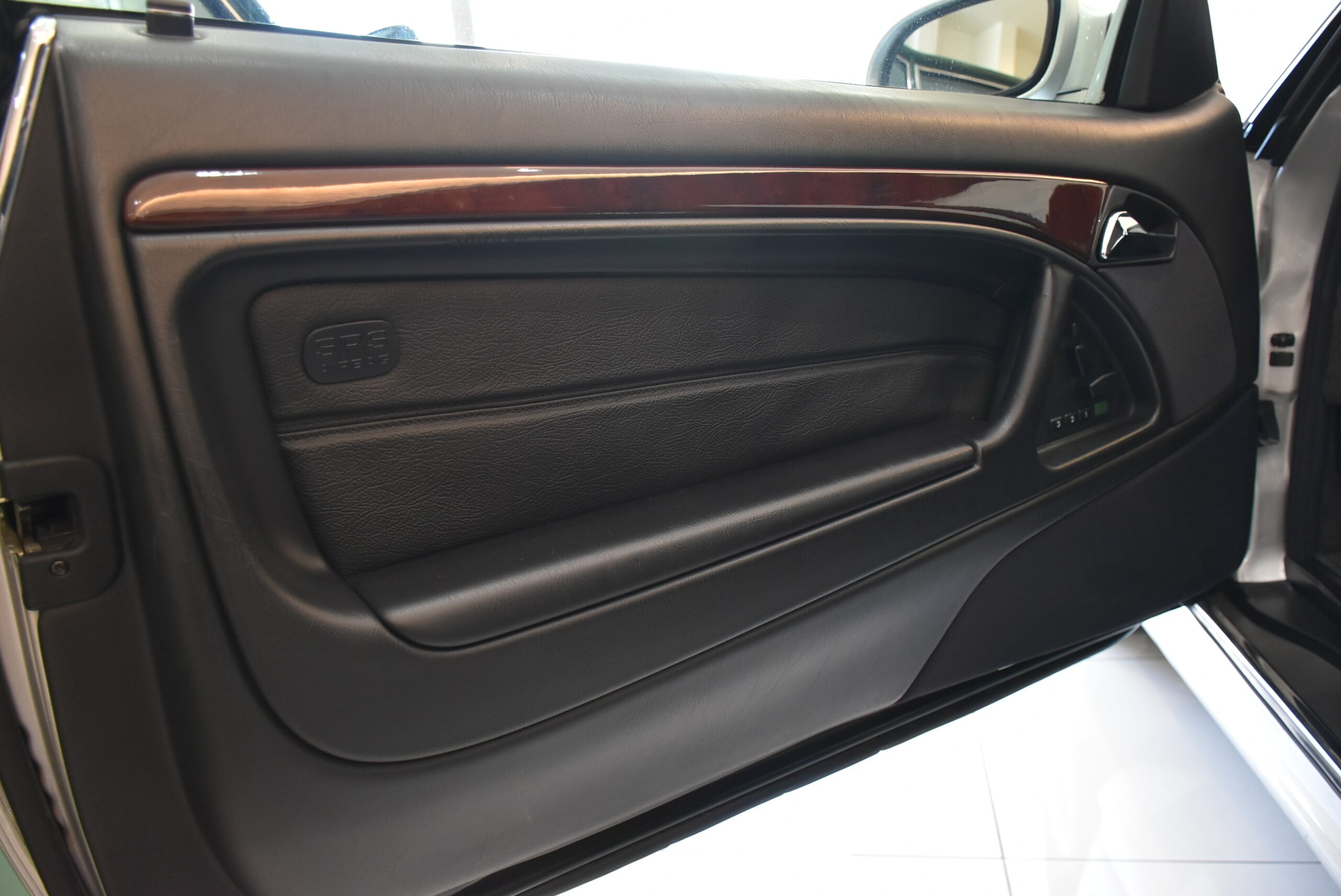 Mercedes Benz SL500 (photo: 11)