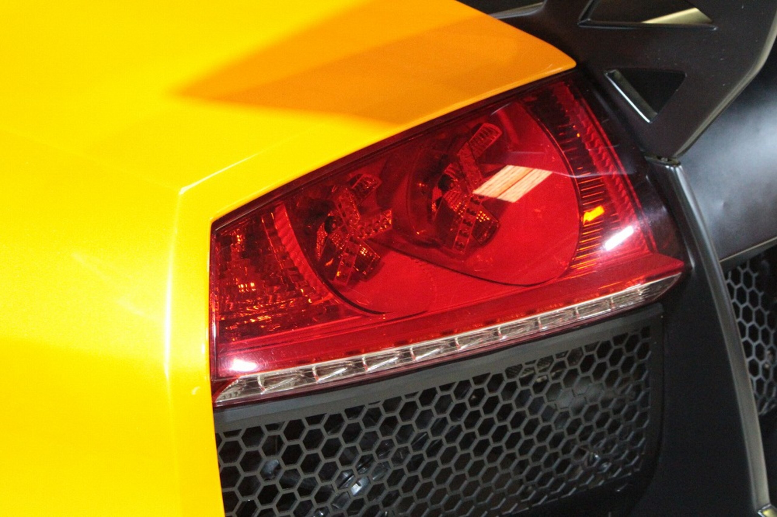 Lamborghini Murcielago LP620 (photo: 15)