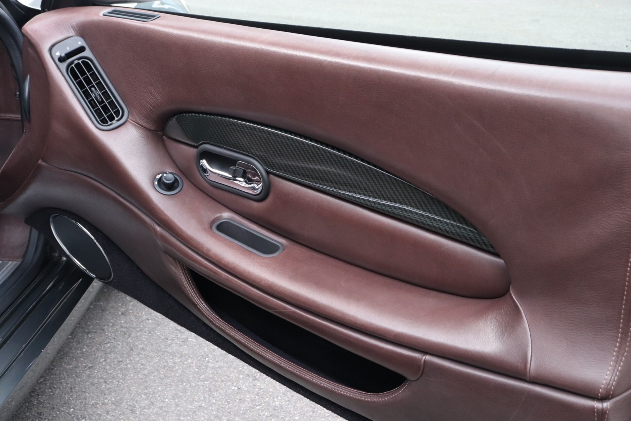 Aston Martin DB7 Zagato (photo: 8)