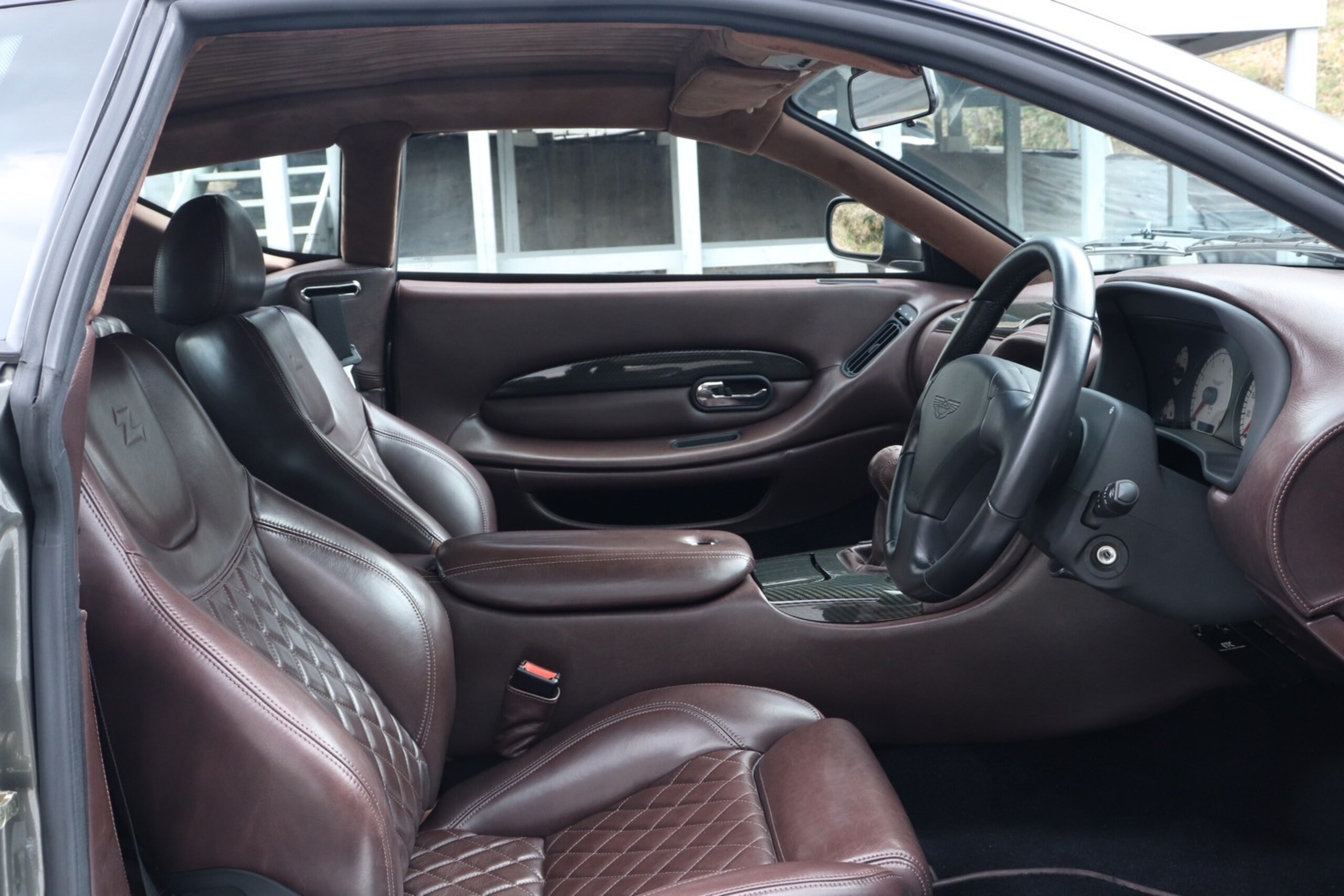 Aston Martin DB7 Zagato (photo: 9)
