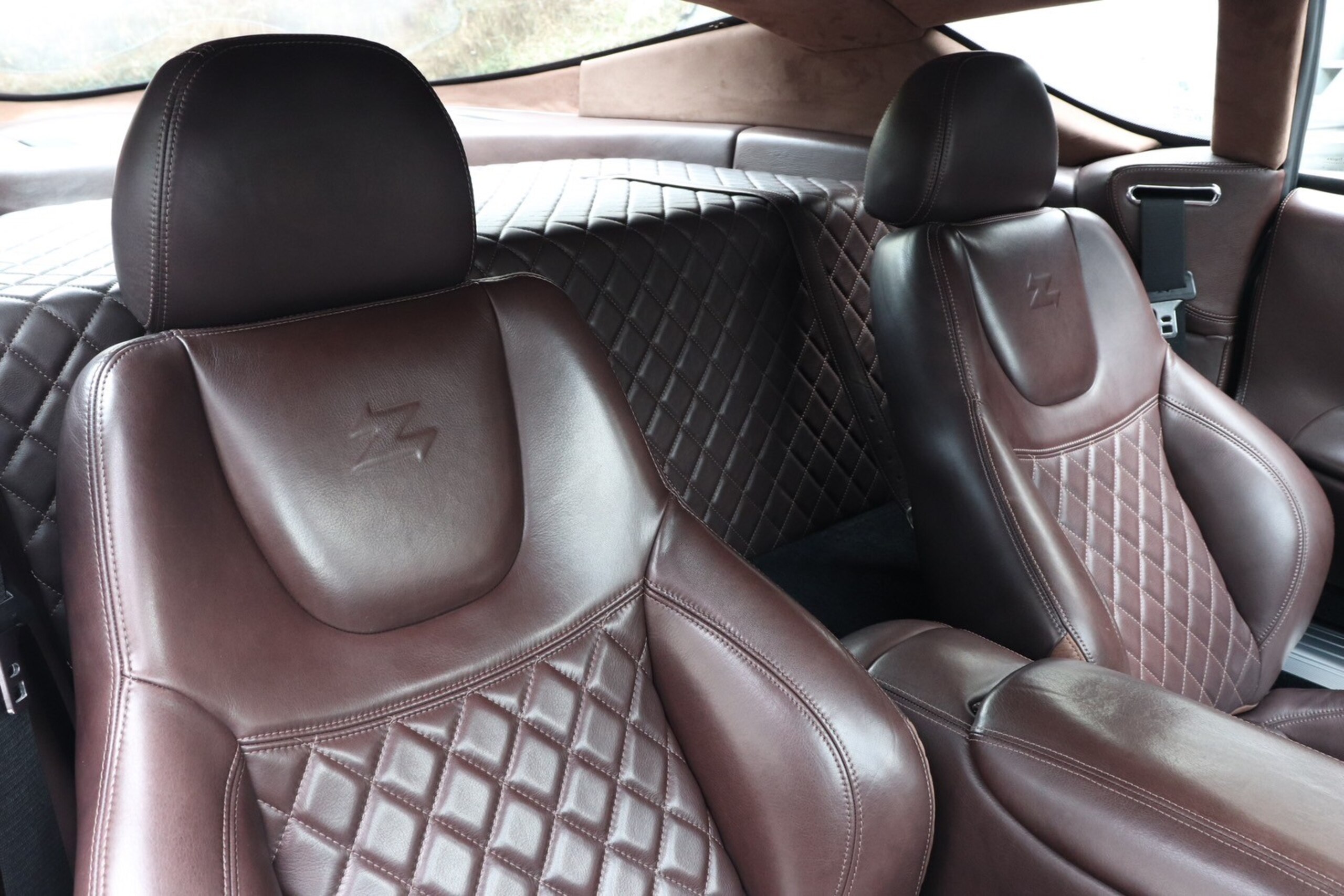 Aston Martin DB7 Zagato (photo: 11)