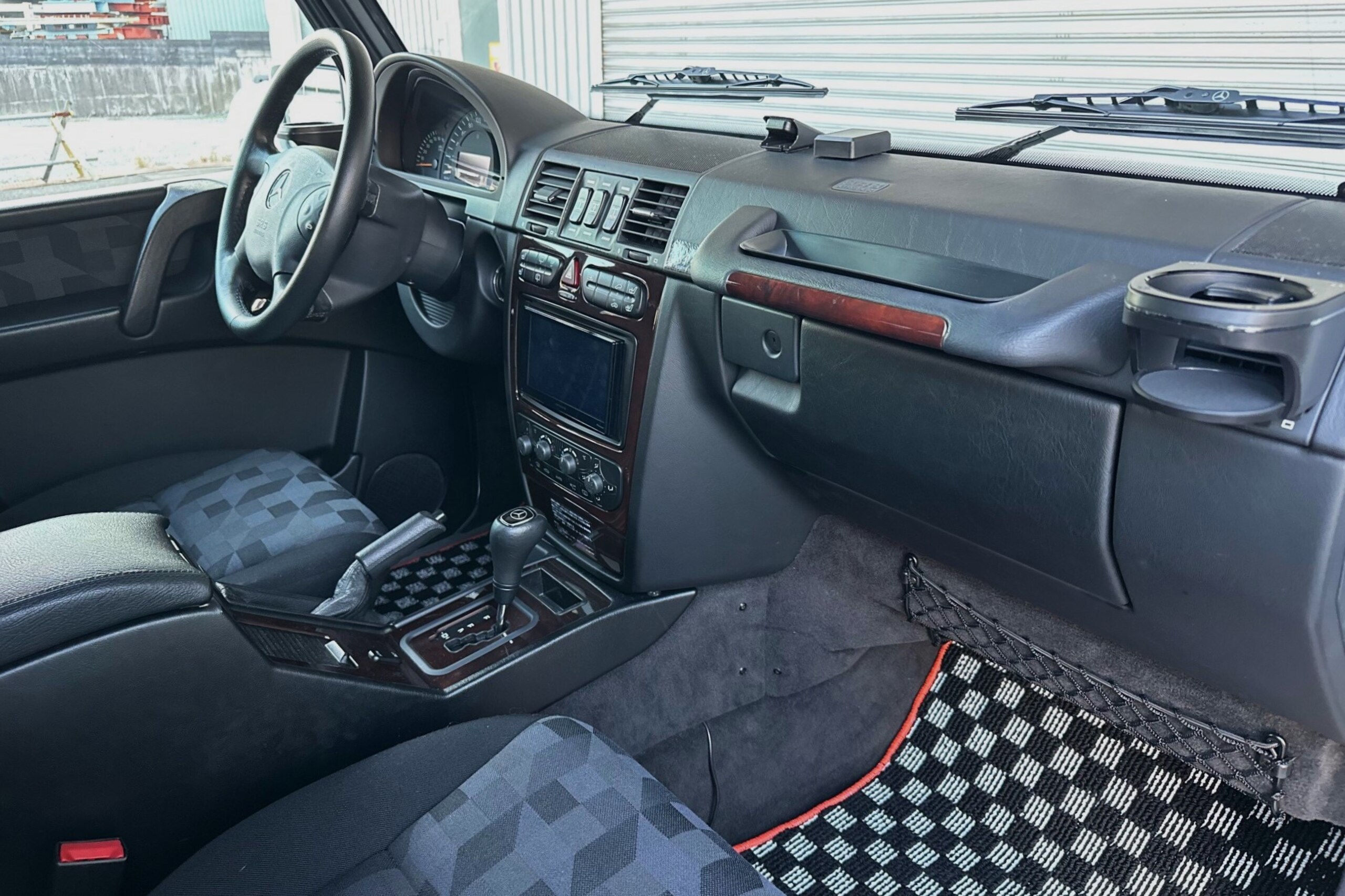 Mercedes Benz G320 (photo: 12)