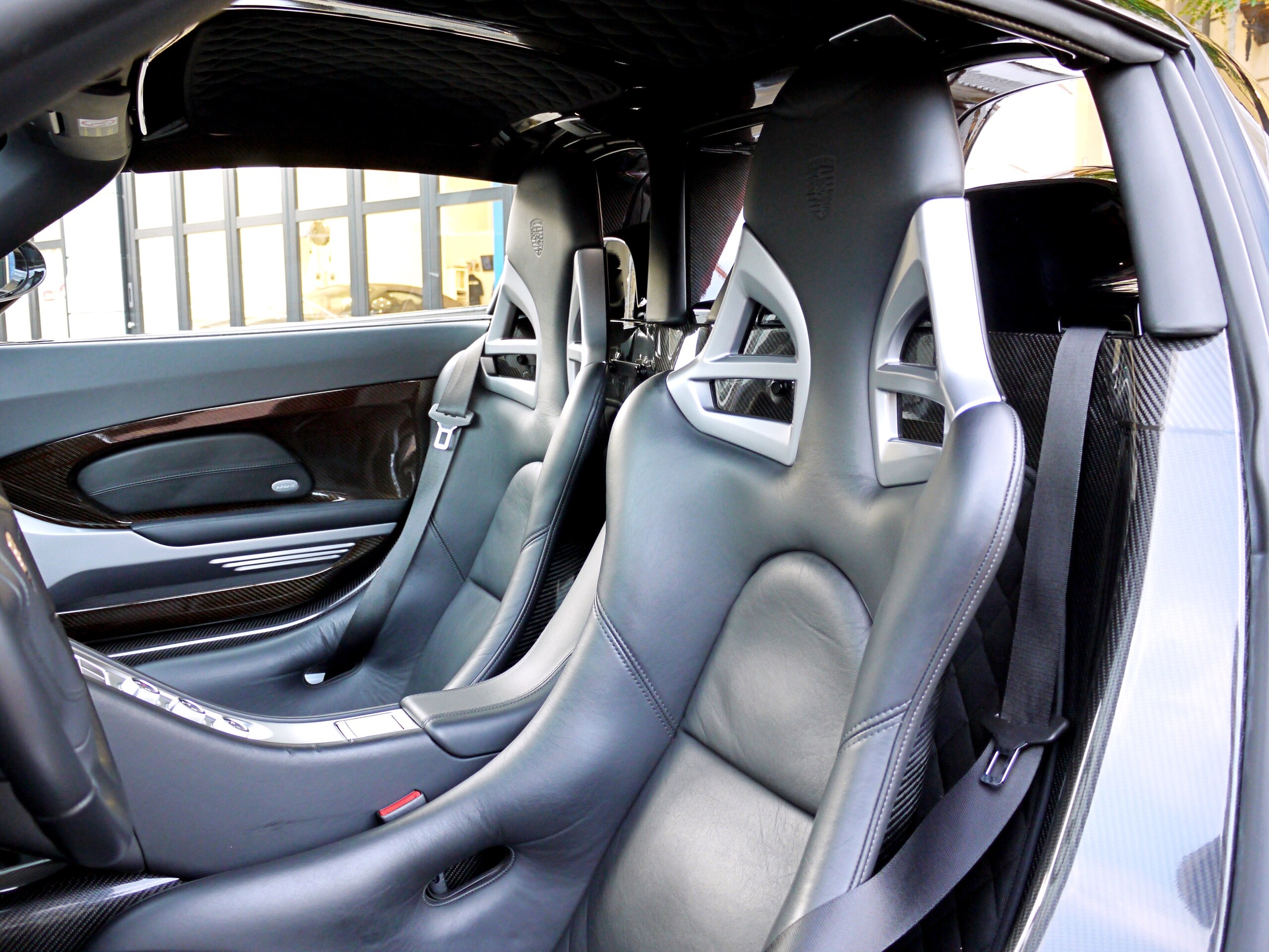 Porsche Carrera GT (photo: 10)