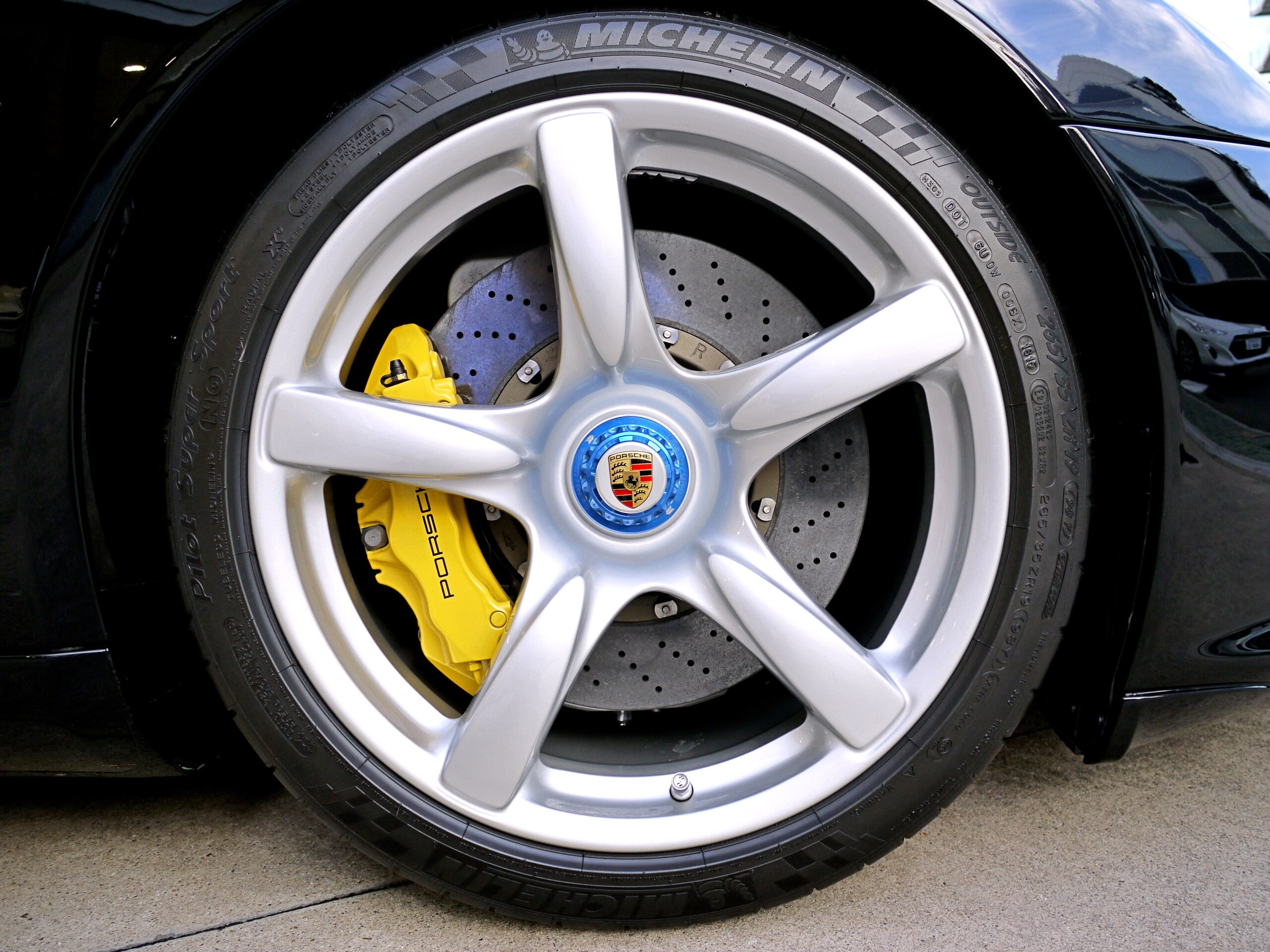 Porsche Carrera GT (photo: 12)