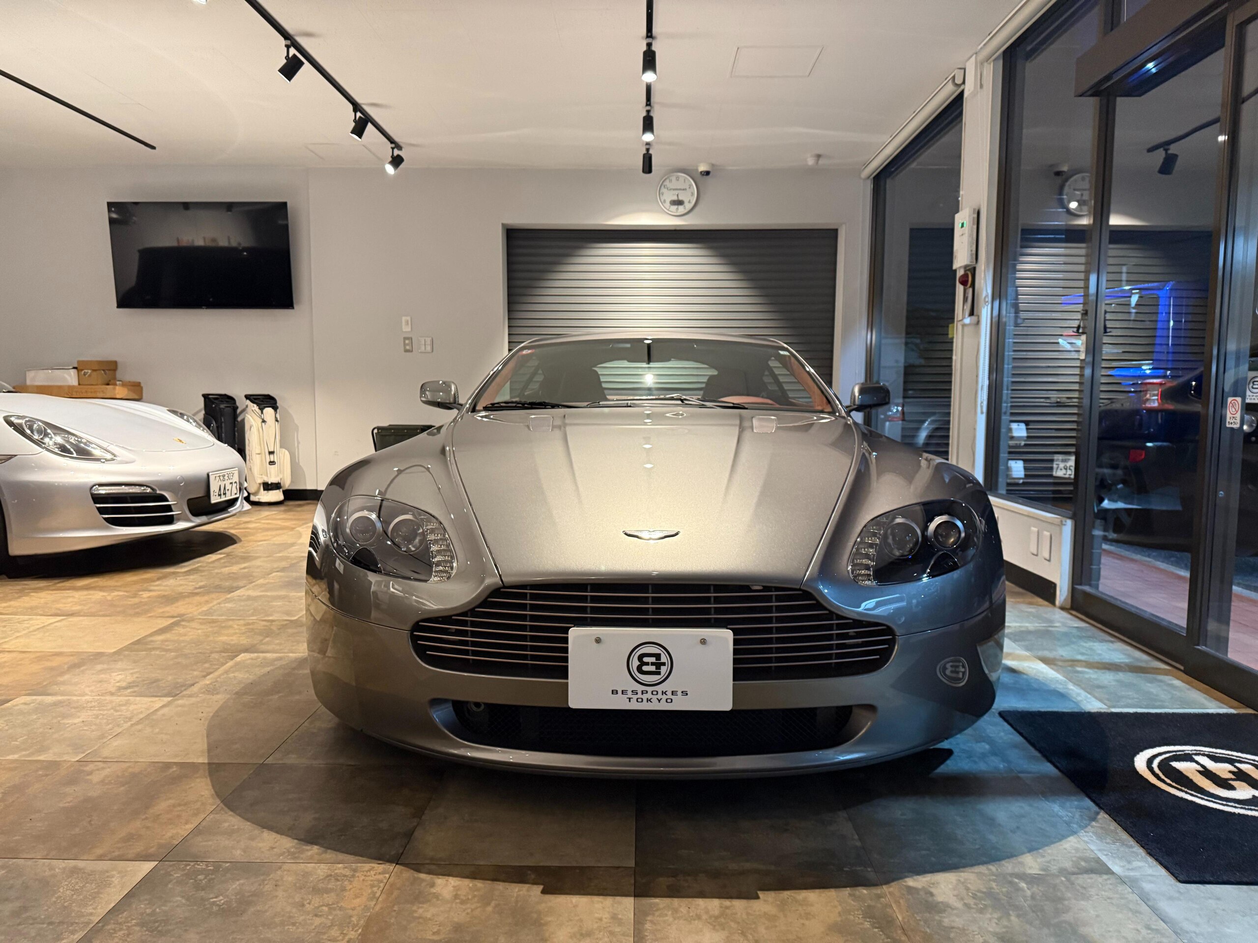 Aston Martin V8 Vantage (photo: 1)