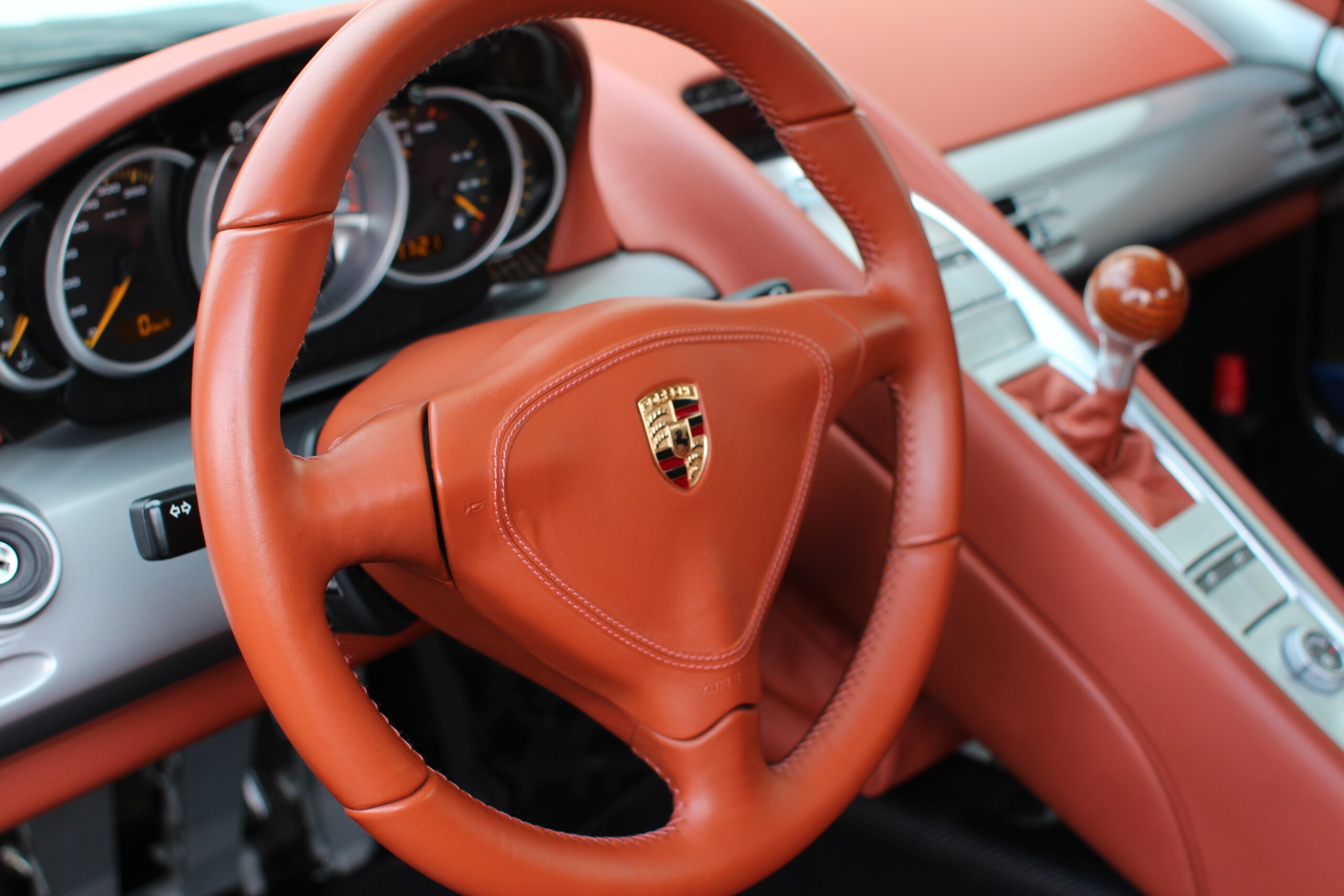 Porsche Carrera GT (photo: 4)