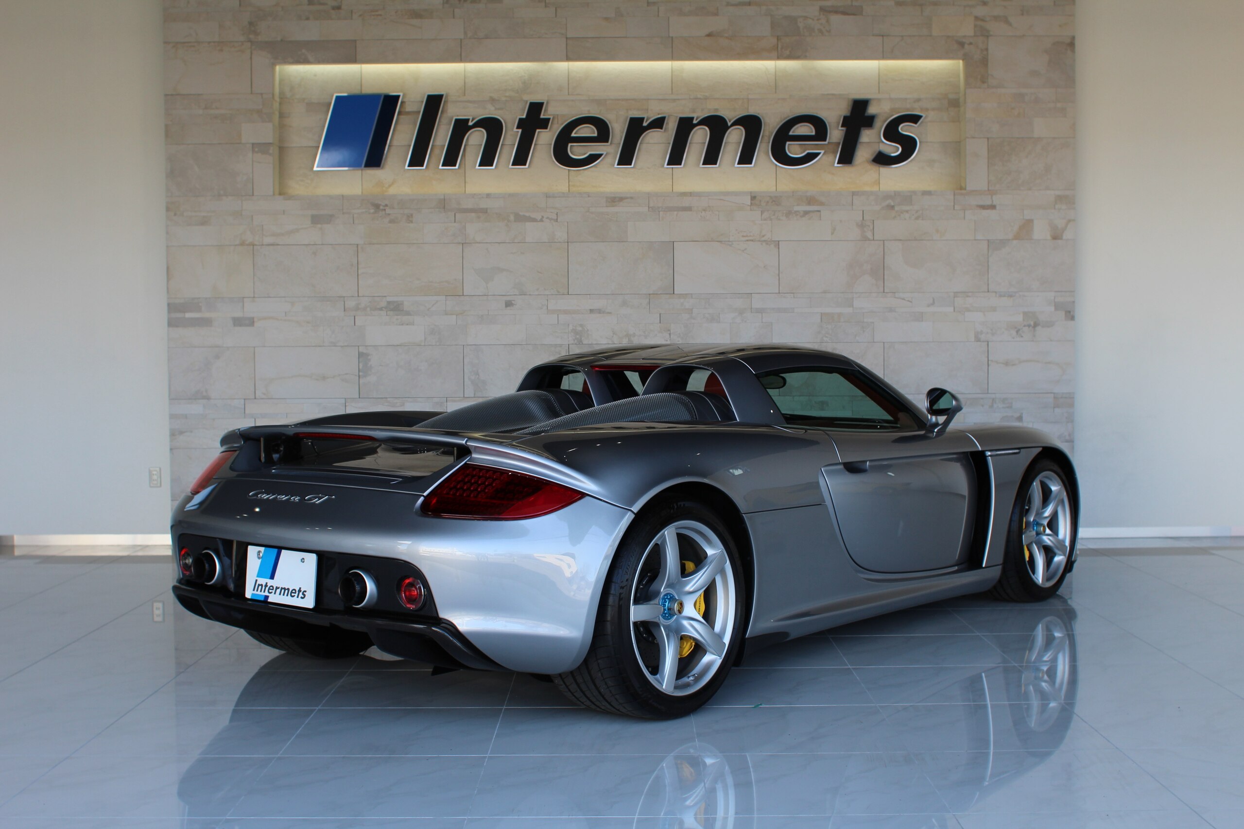 Porsche Carrera GT (photo: 2)