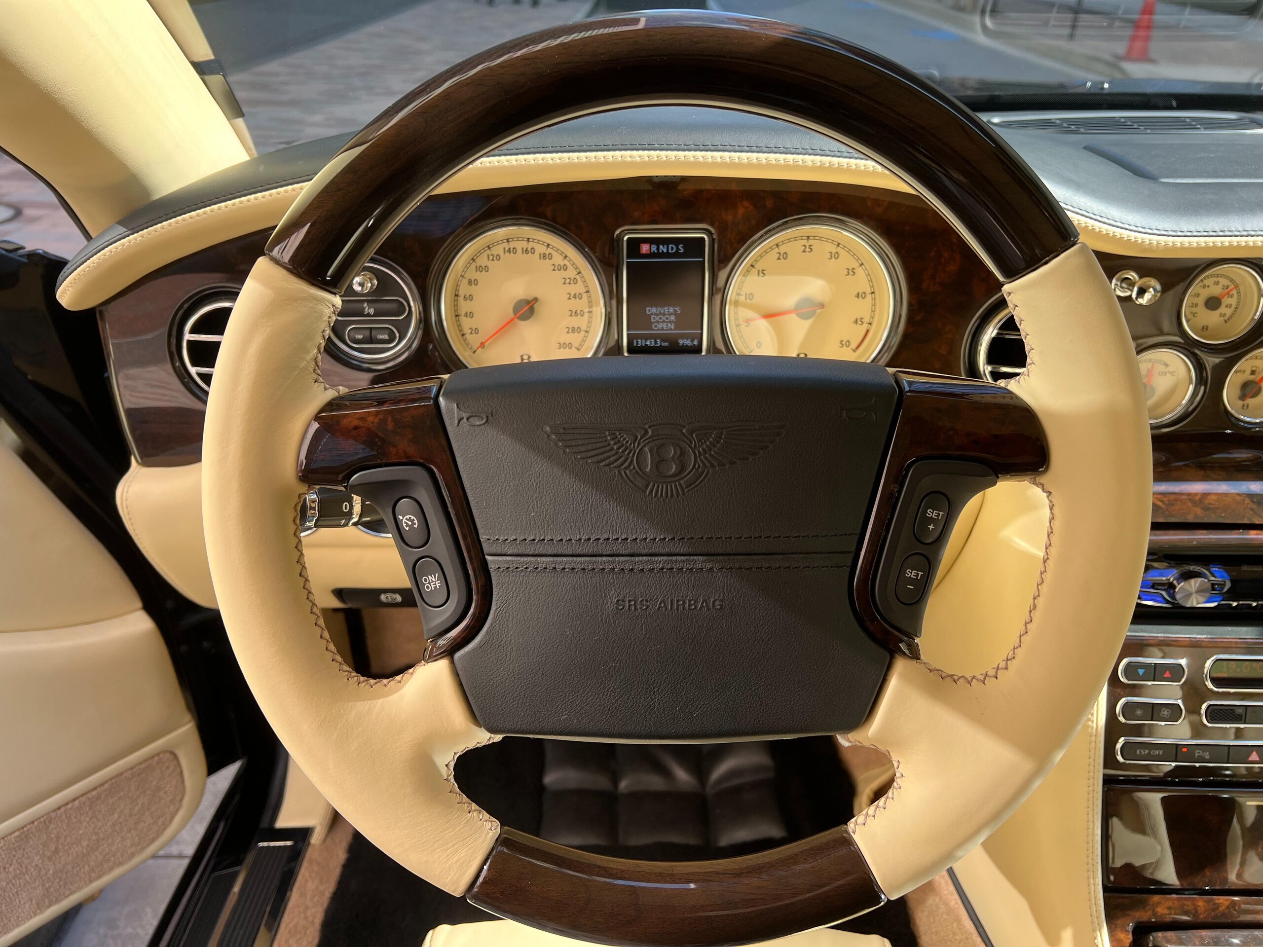 Bentley Azure (photo: 11)