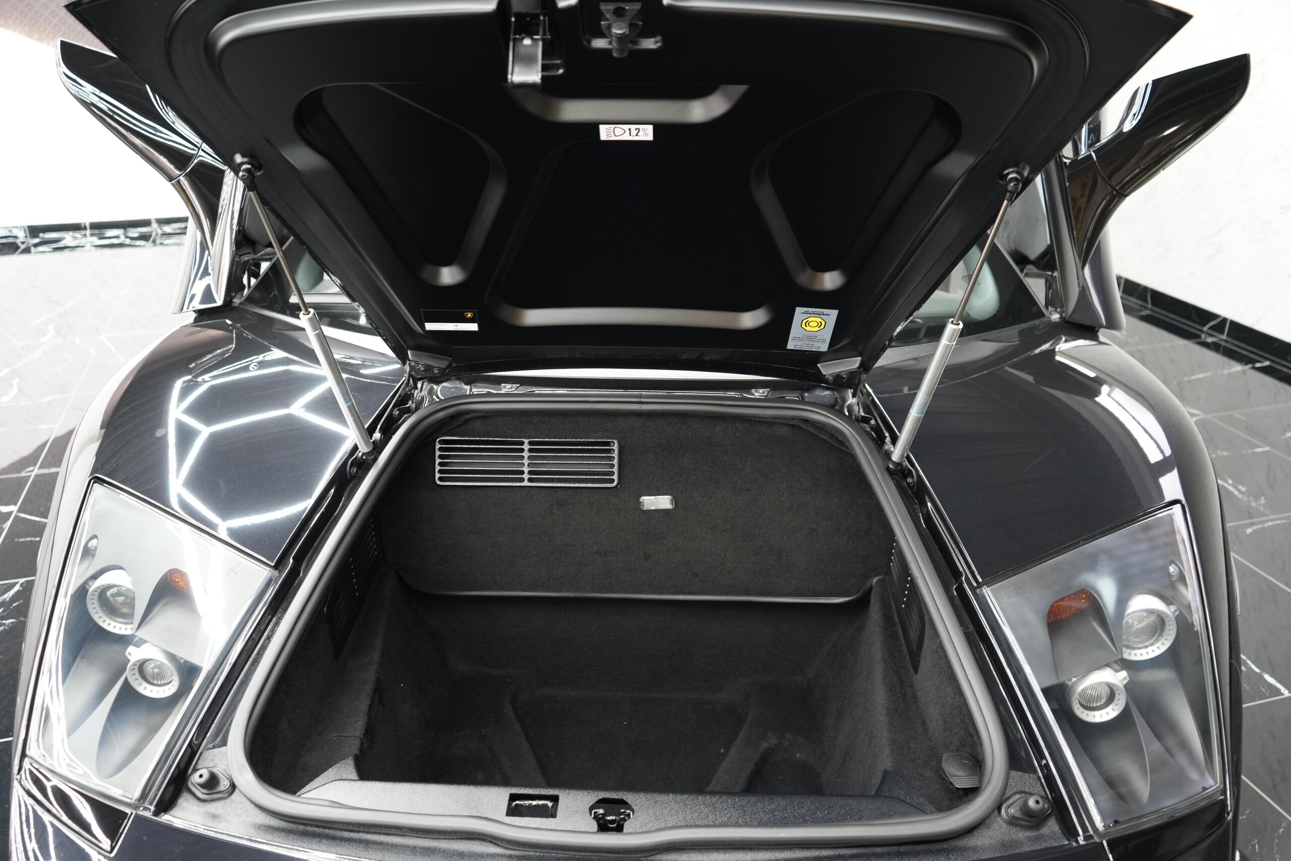 Lamborghini Murcielago LP640 (photo: 19)