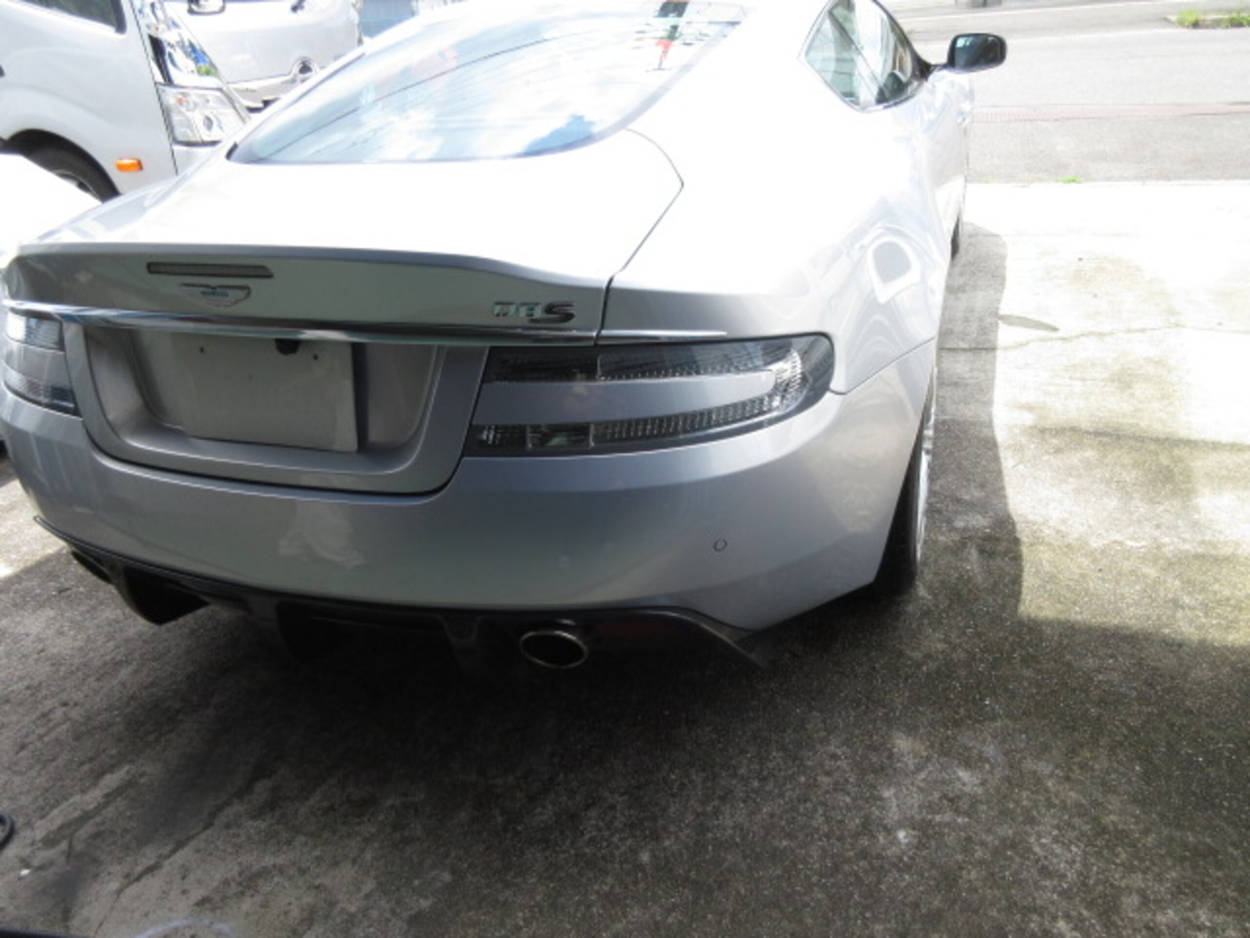 Aston Martin DBS (photo: 3)