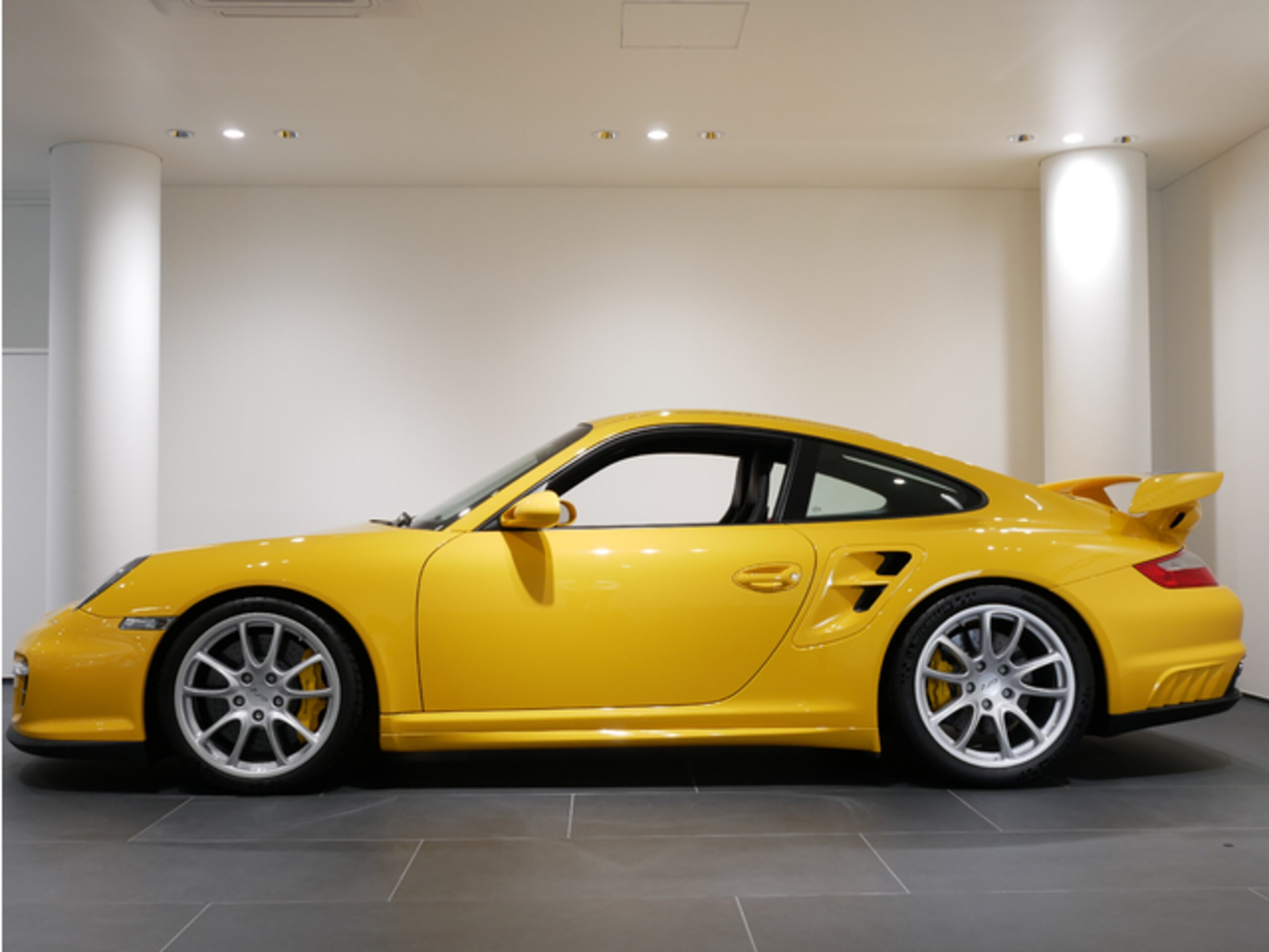 Porsche 911 GT2 (photo: 6)