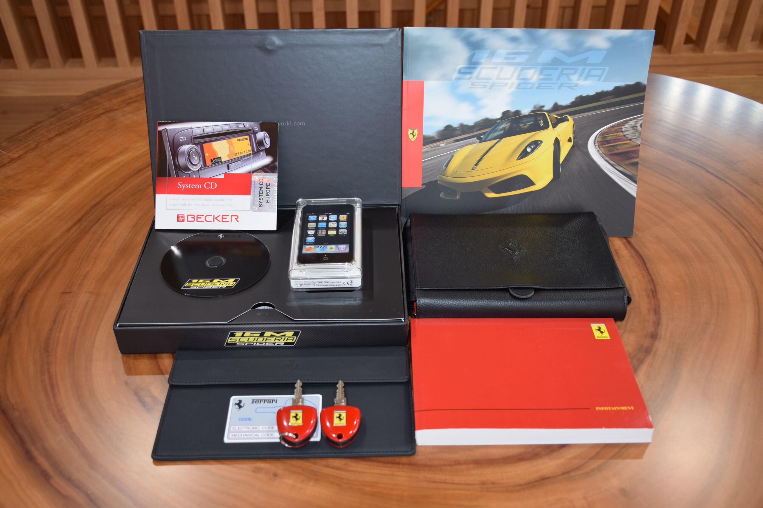 Ferrari Scuderia Spider 16M (photo: 22)