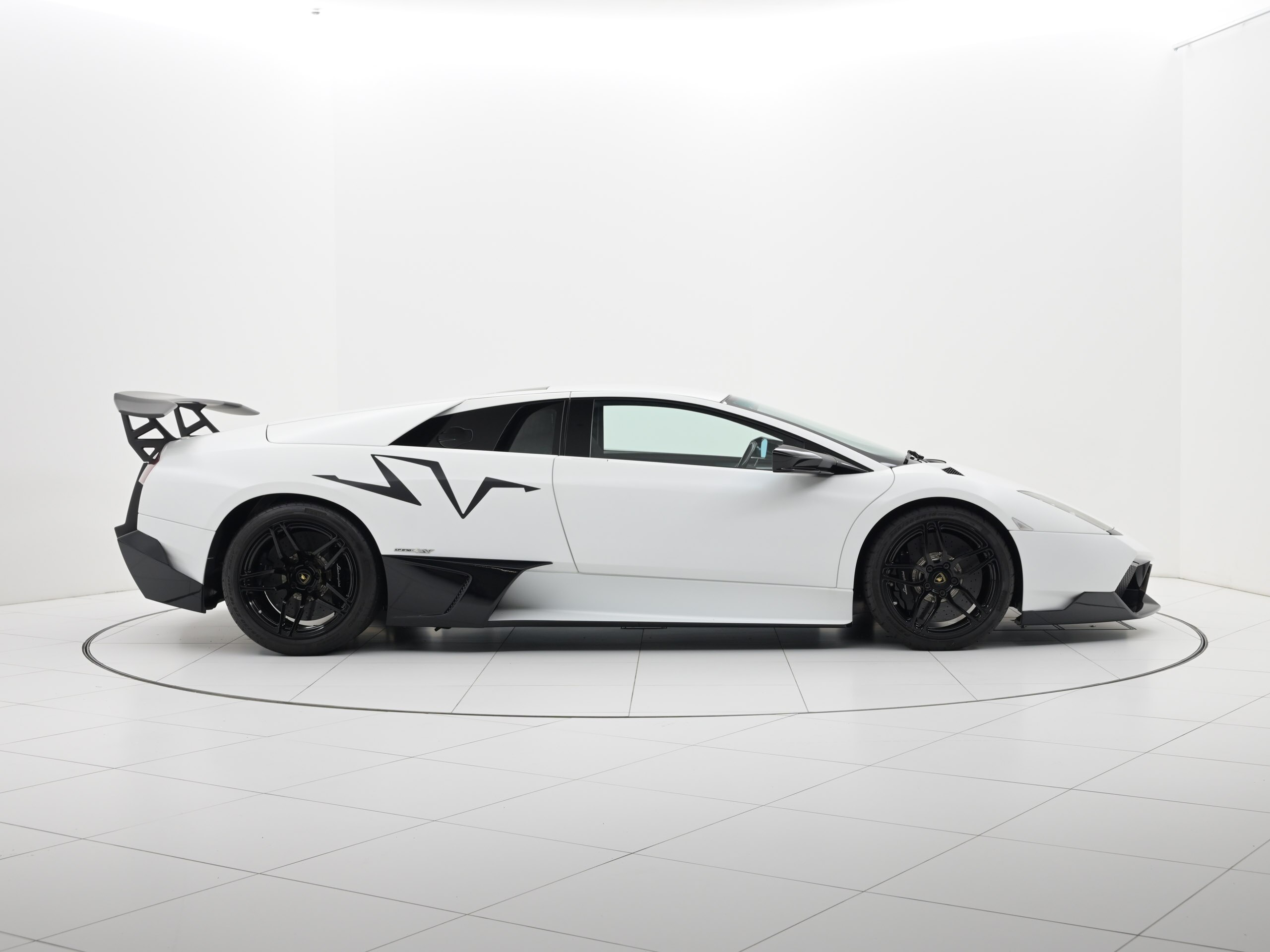 Lamborghini Murcielago LP670 SV (photo: 5)