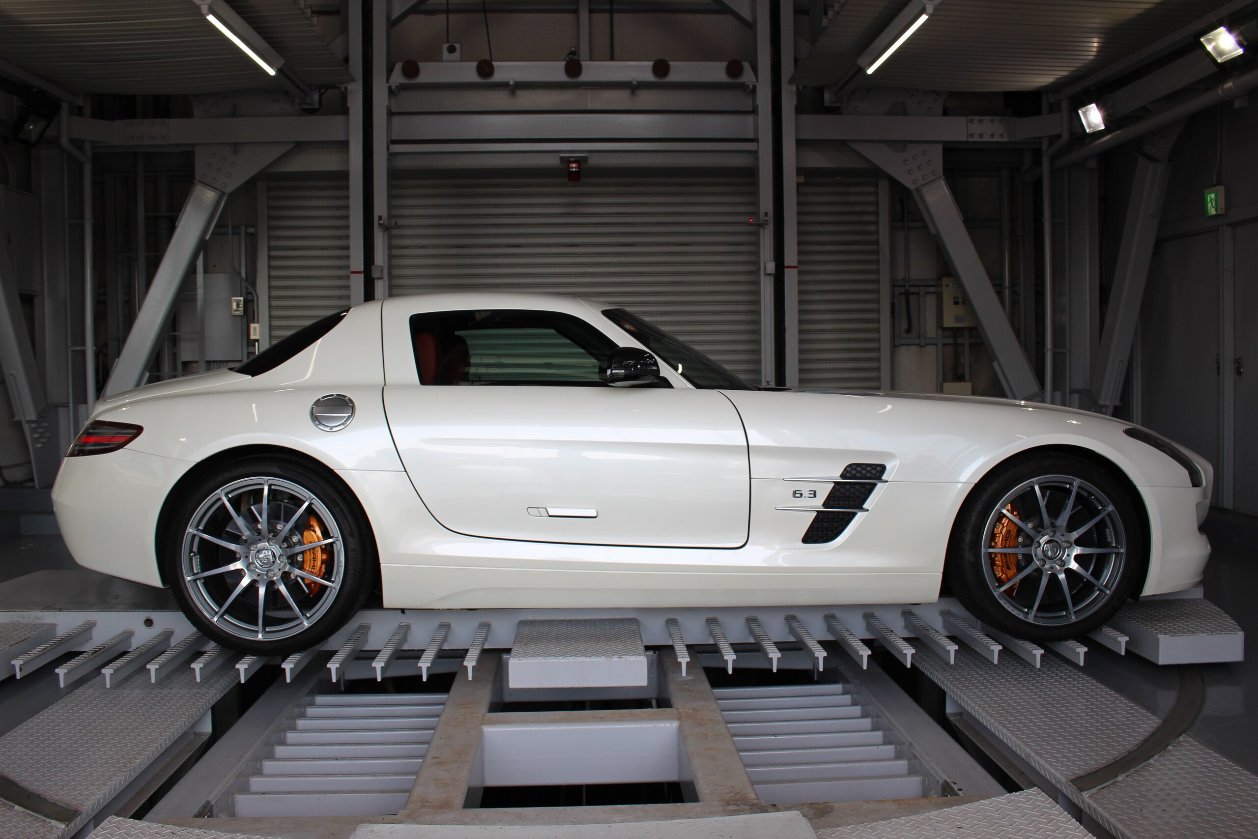 Mercedes Benz SLS AMG (photo: 2)