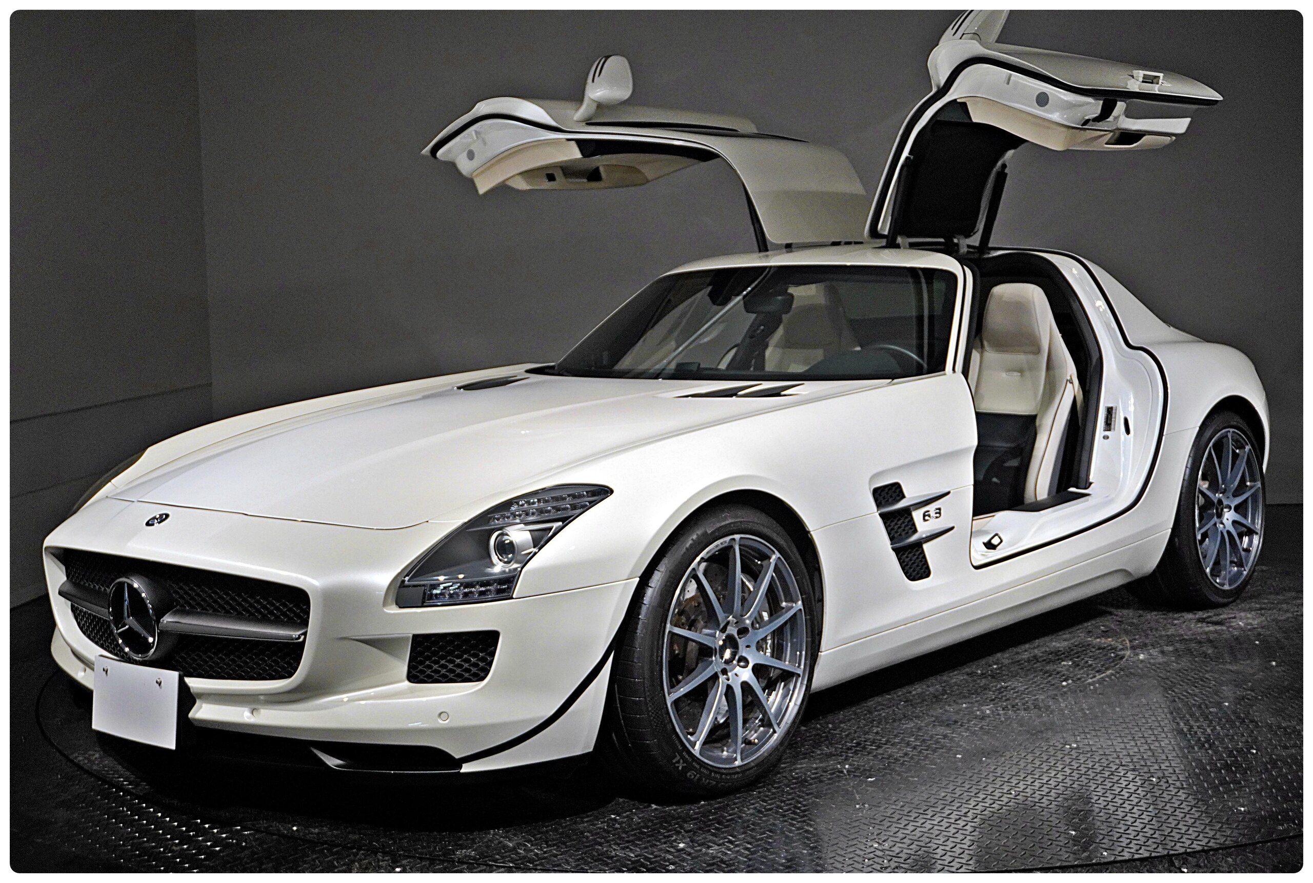 Mercedes Benz SLS AMG (photo: 12)