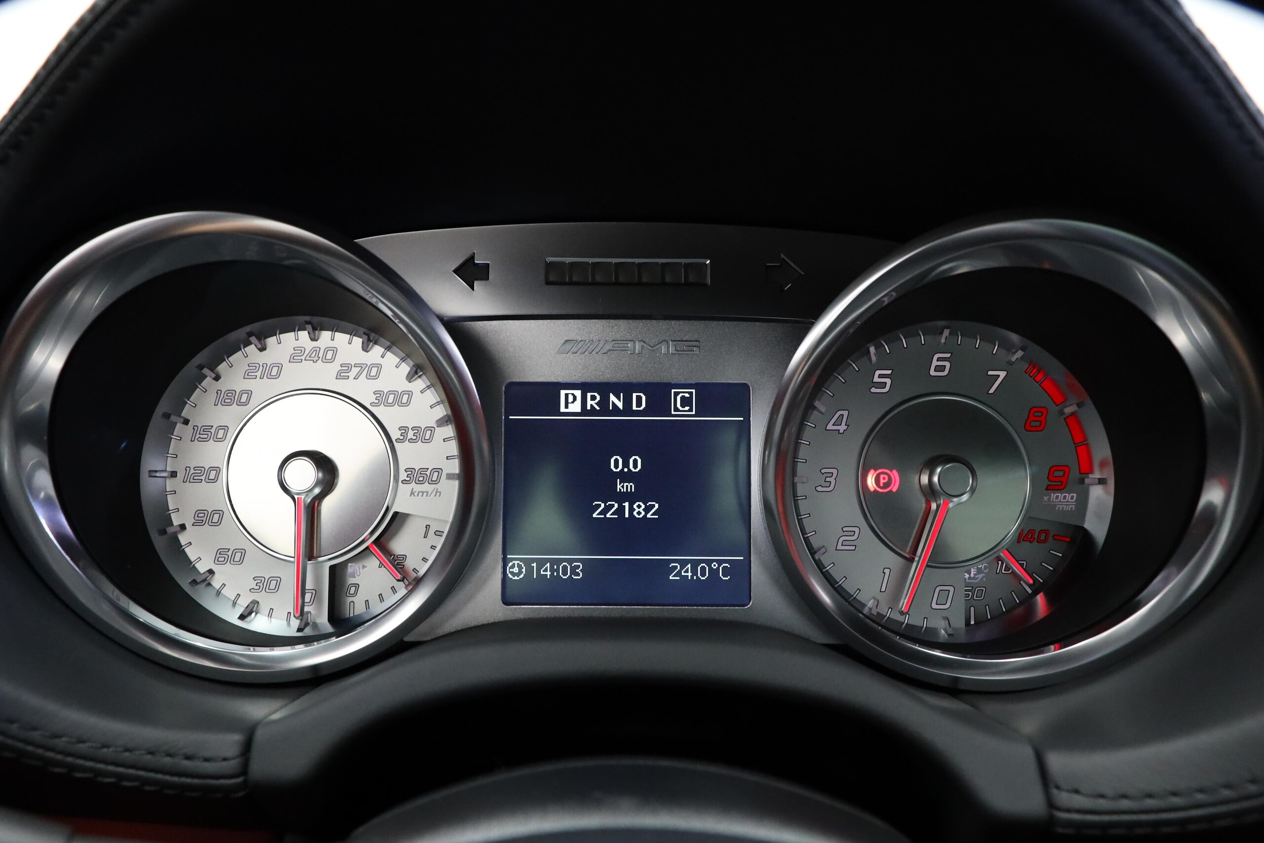 Mercedes Benz SLS AMG (photo: 13)