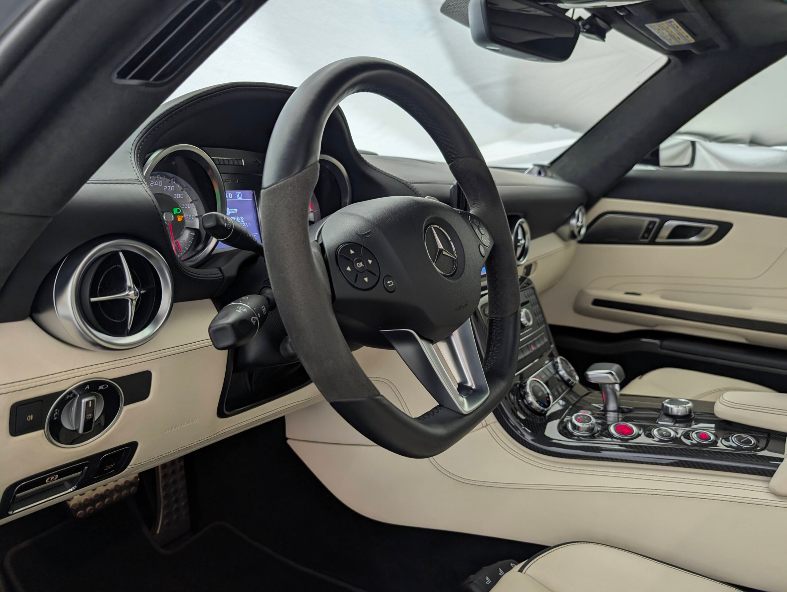 Mercedes Benz SLS AMG (photo: 8)