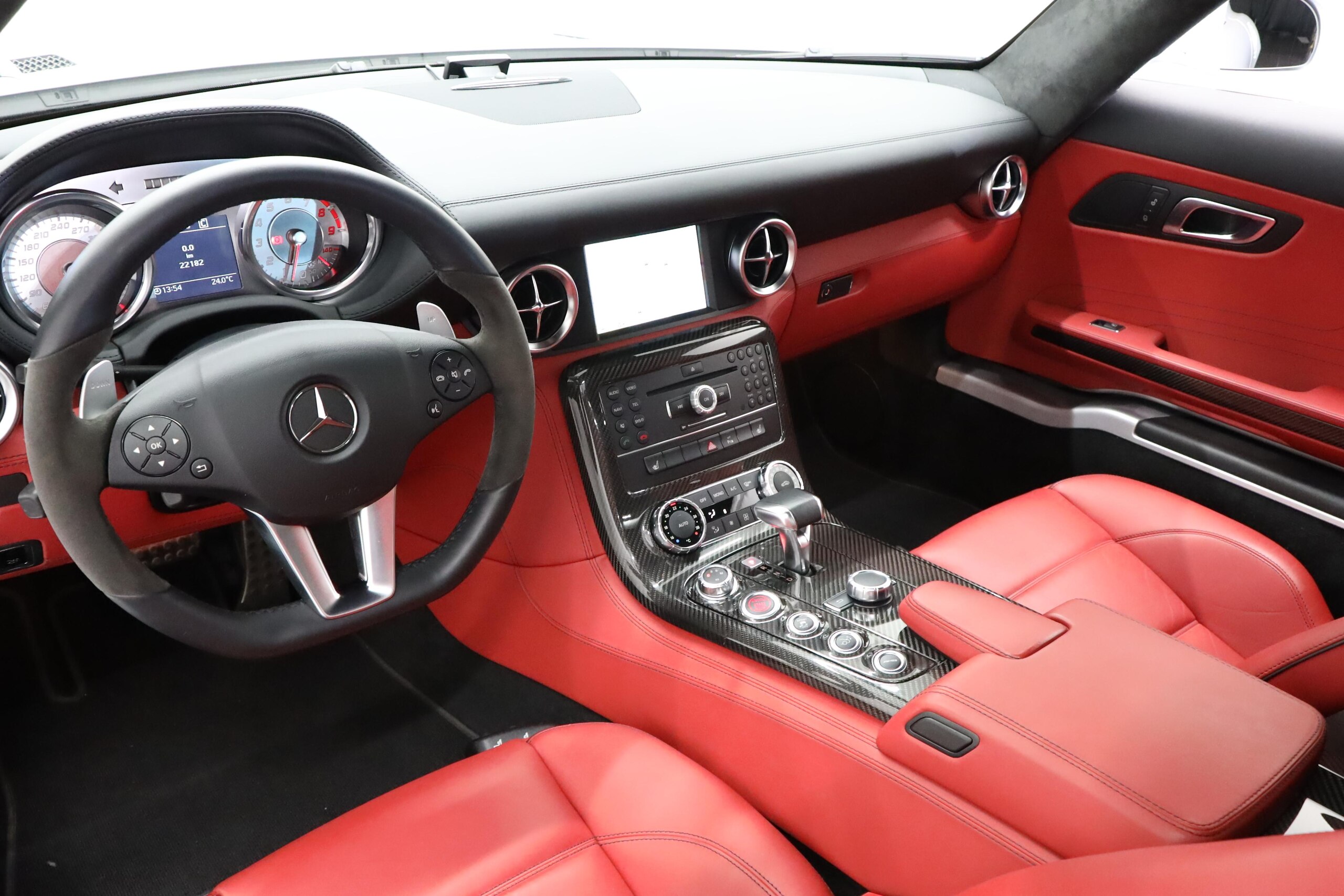 Mercedes Benz SLS AMG (photo: 10)