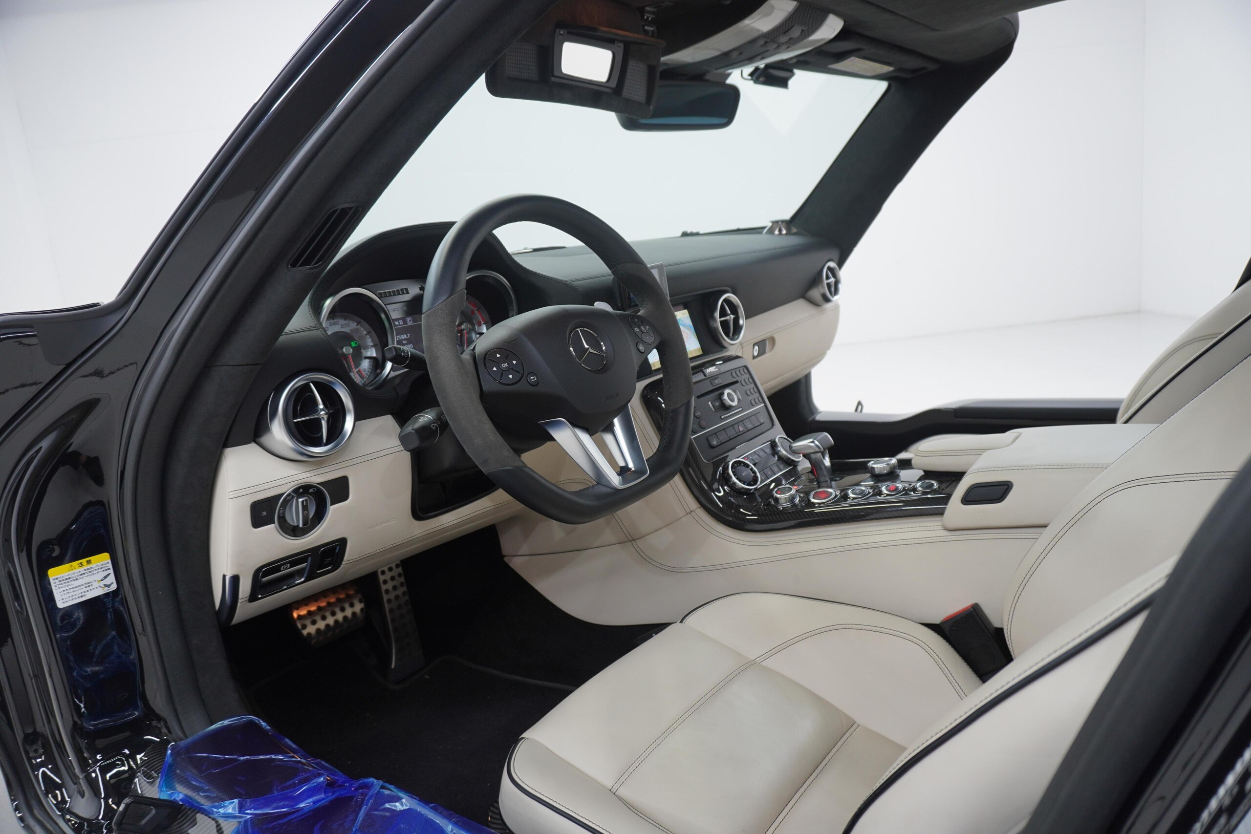 Mercedes Benz SLS AMG (photo: 7)