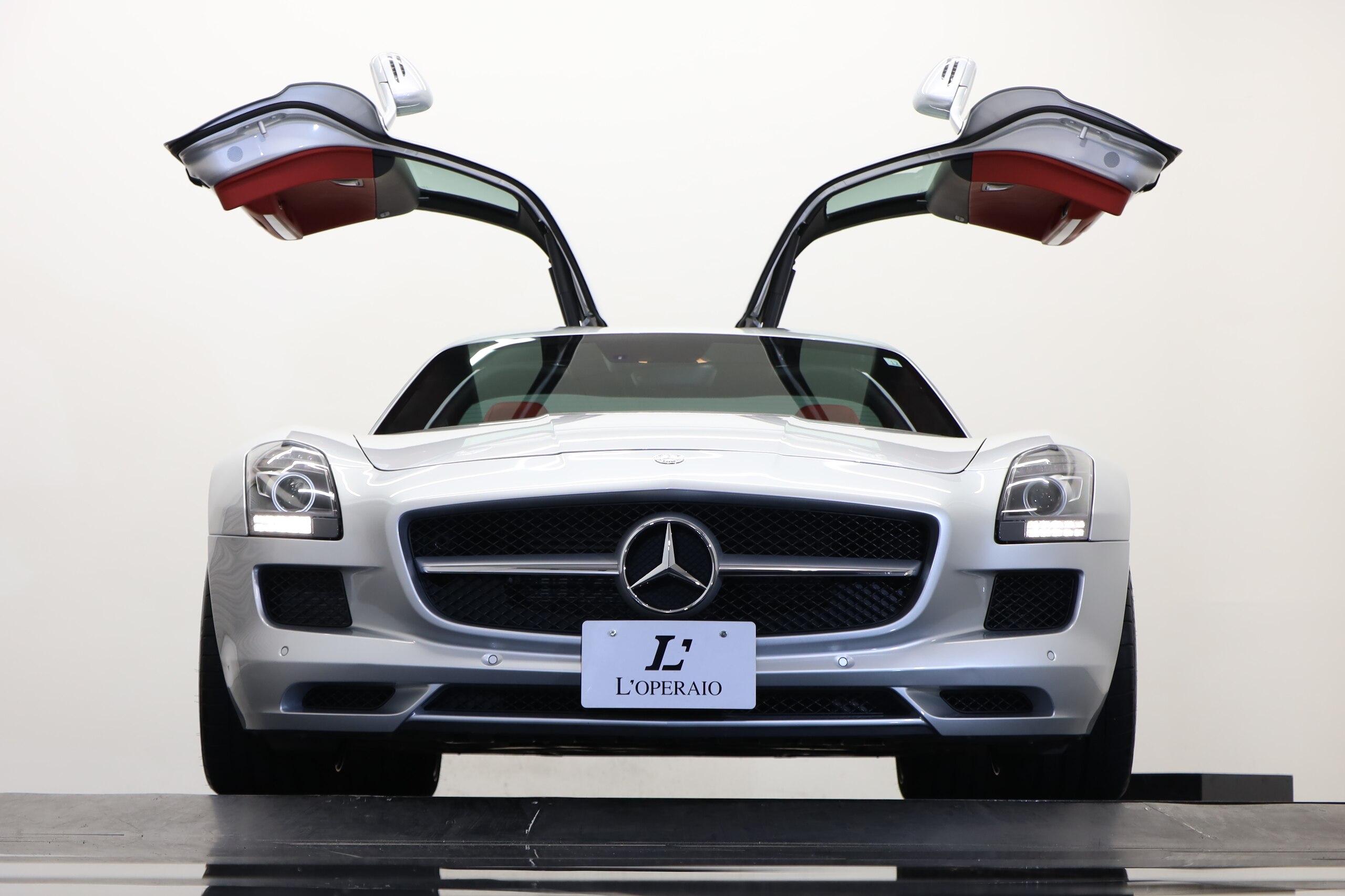 Mercedes Benz SLS AMG (photo: 2)