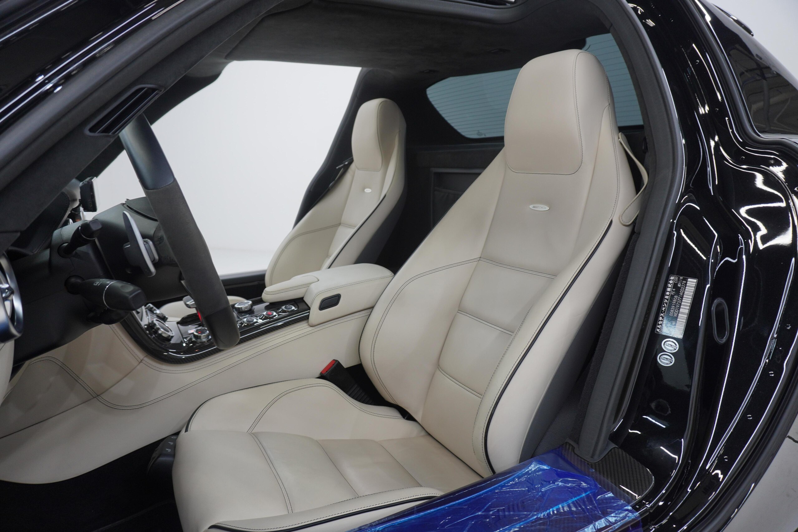 Mercedes Benz SLS AMG (photo: 8)