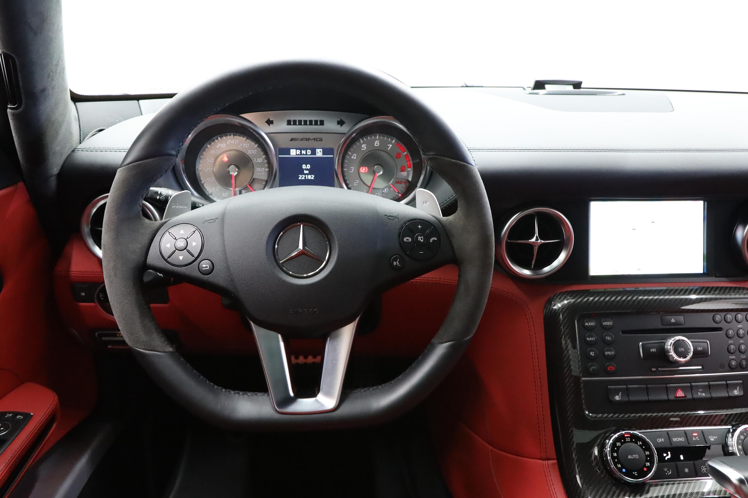 Mercedes Benz SLS AMG (photo: 12)
