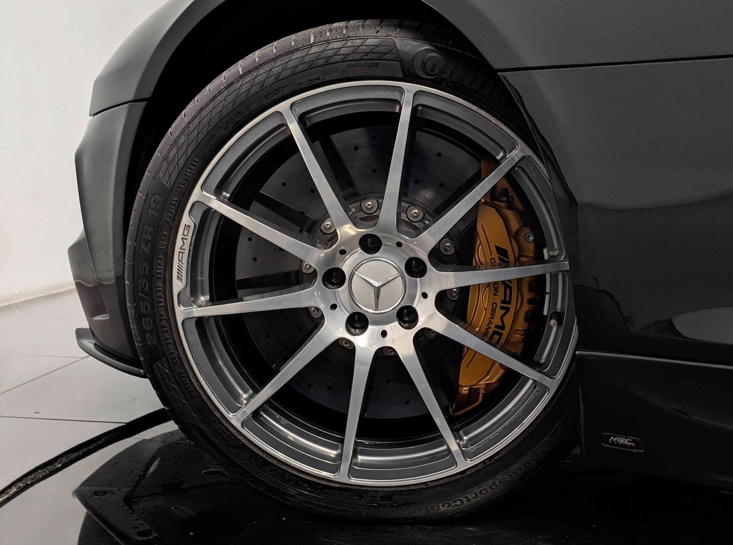 Mercedes Benz SLS AMG (photo: 17)