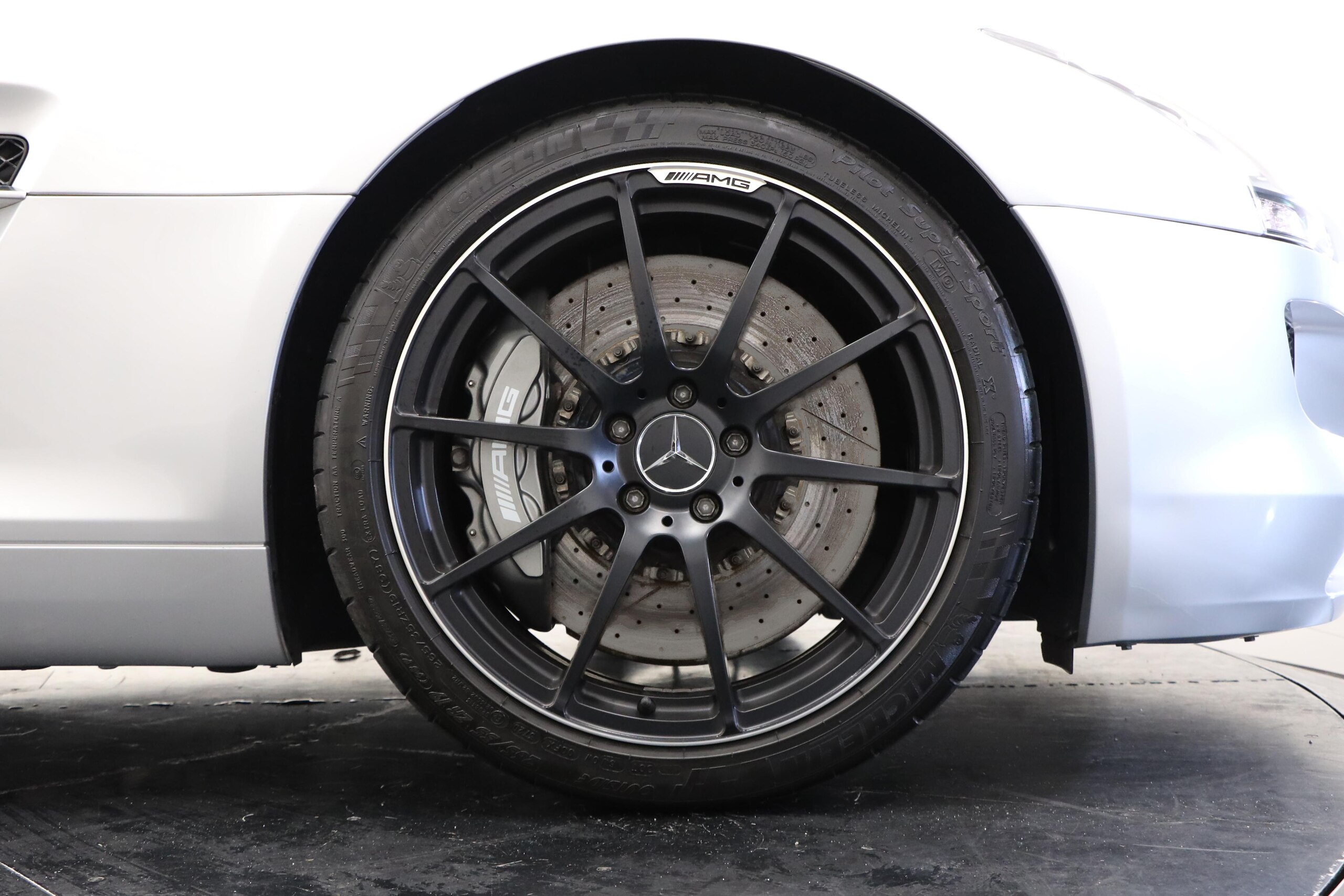 Mercedes Benz SLS AMG (photo: 19)