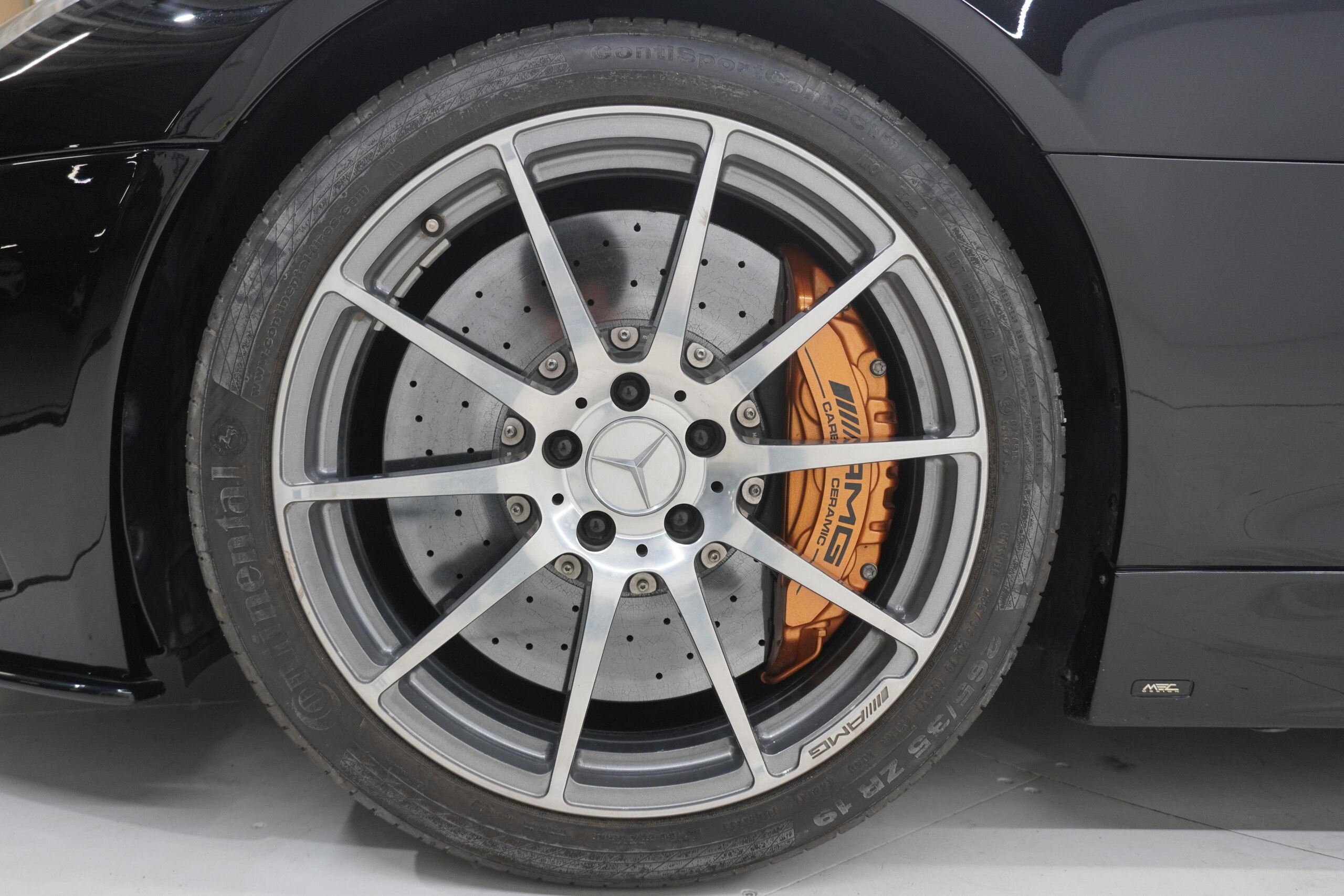 Mercedes Benz SLS AMG (photo: 19)