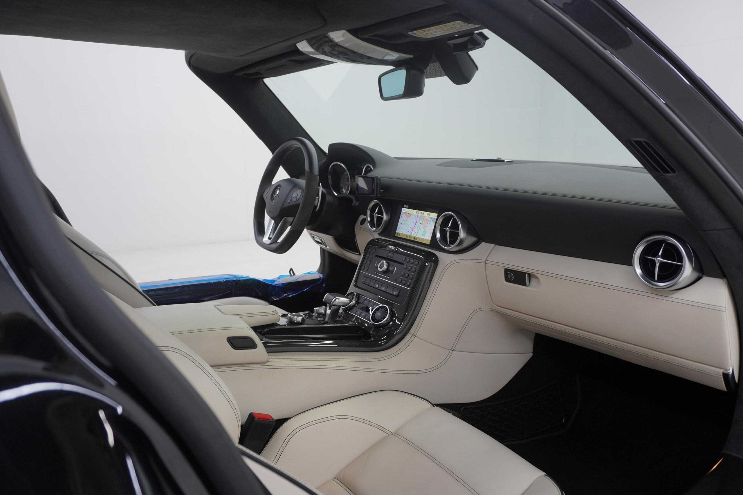 Mercedes Benz SLS AMG (photo: 15)