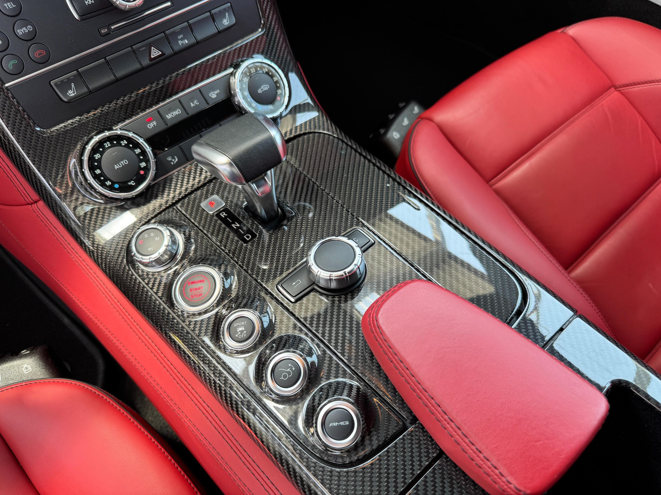 Mercedes Benz SLS AMG (photo: 15)