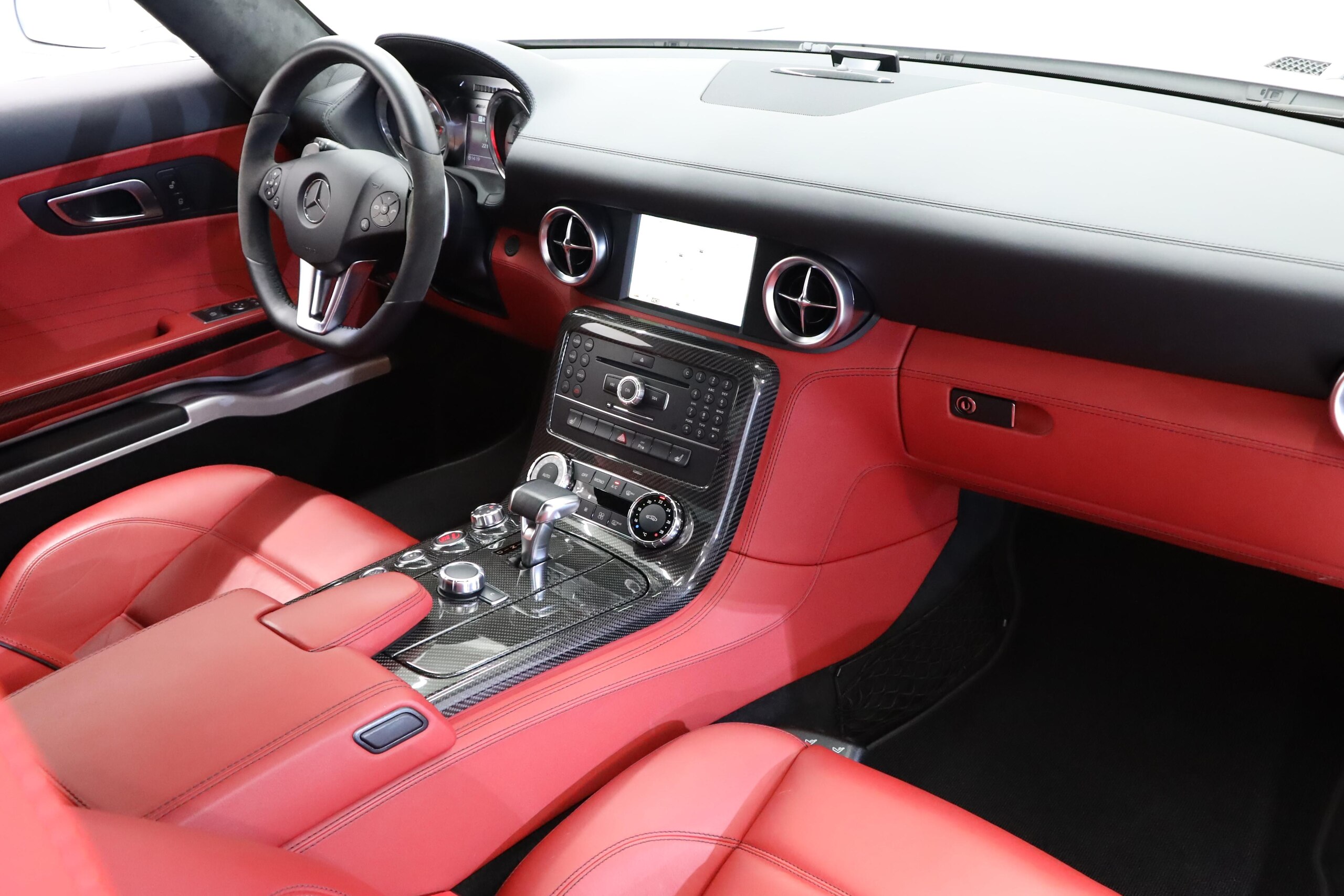 Mercedes Benz SLS AMG (photo: 17)