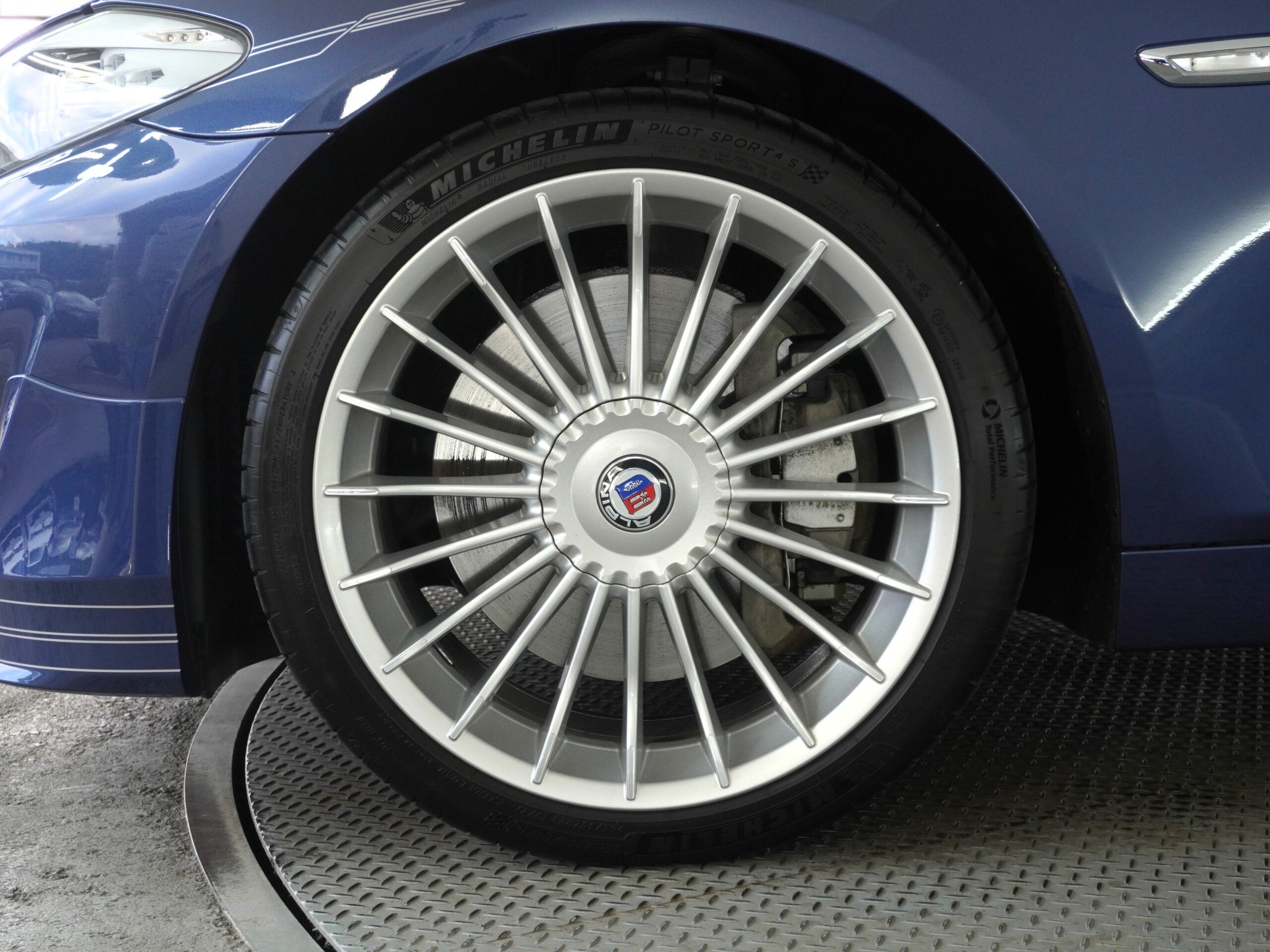 BMW Alpina B5 (photo: 14)