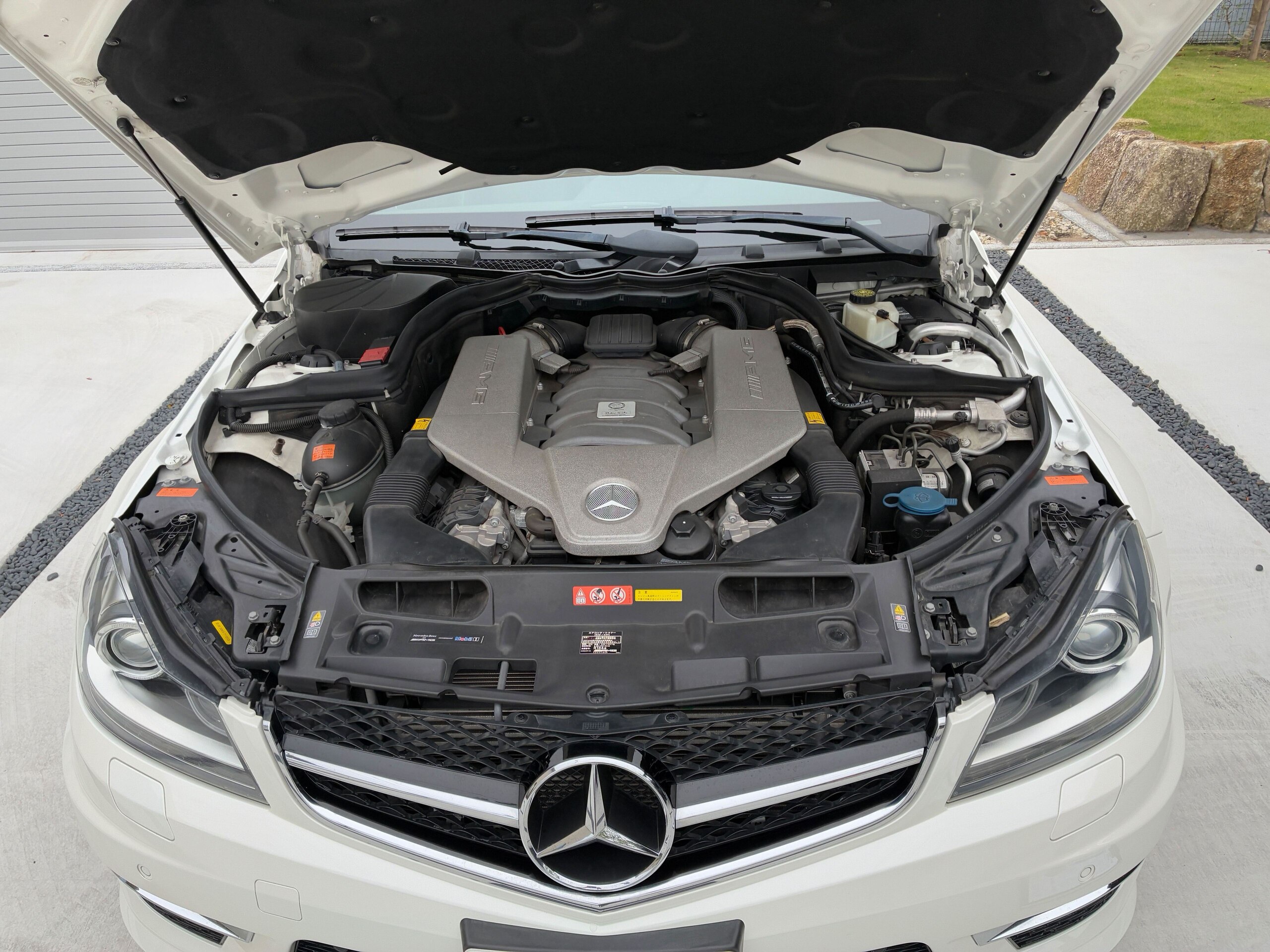 Mercedes Benz C63 AMG (photo: 10)