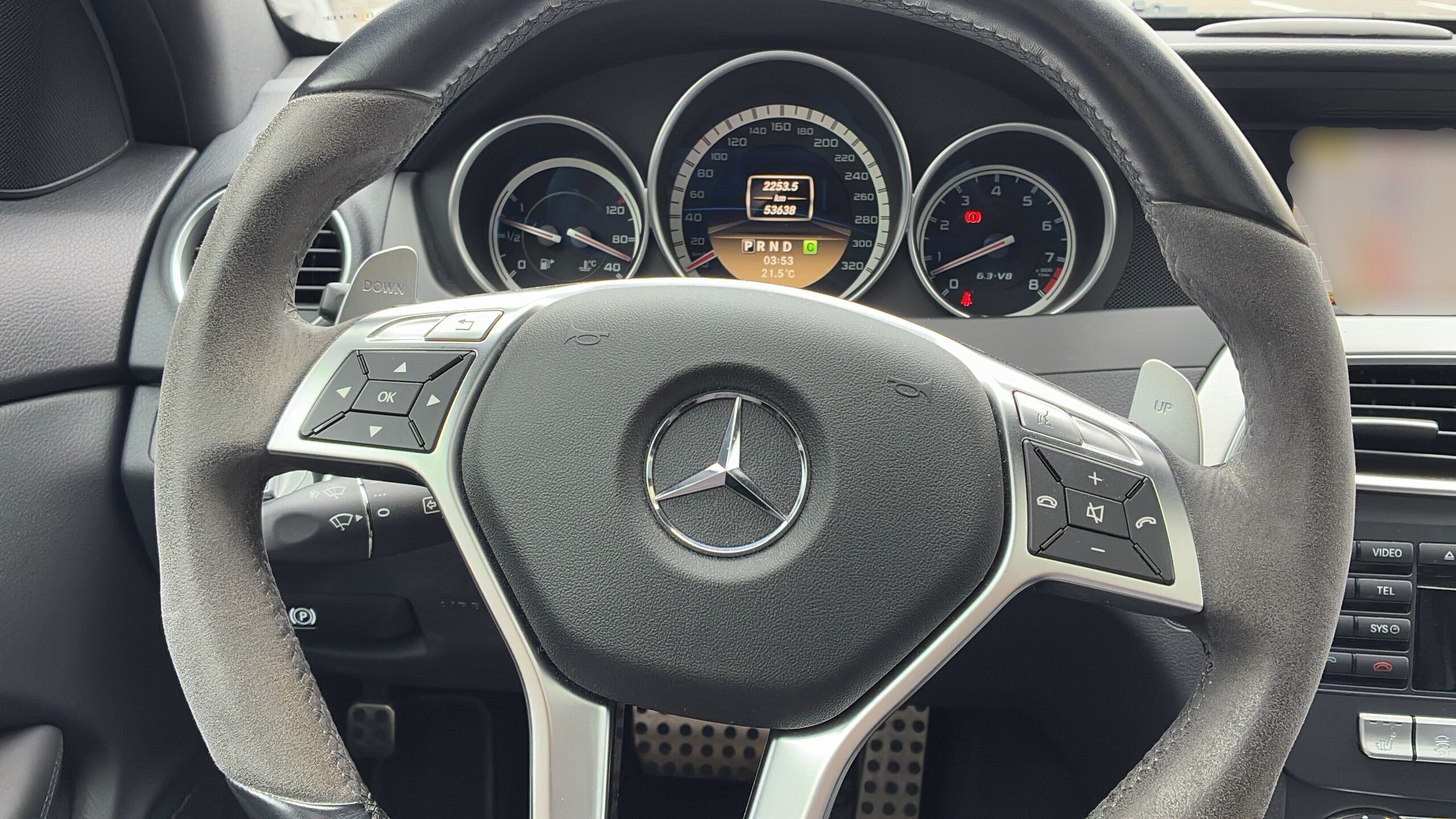 Mercedes Benz C63 AMG (photo: 5)