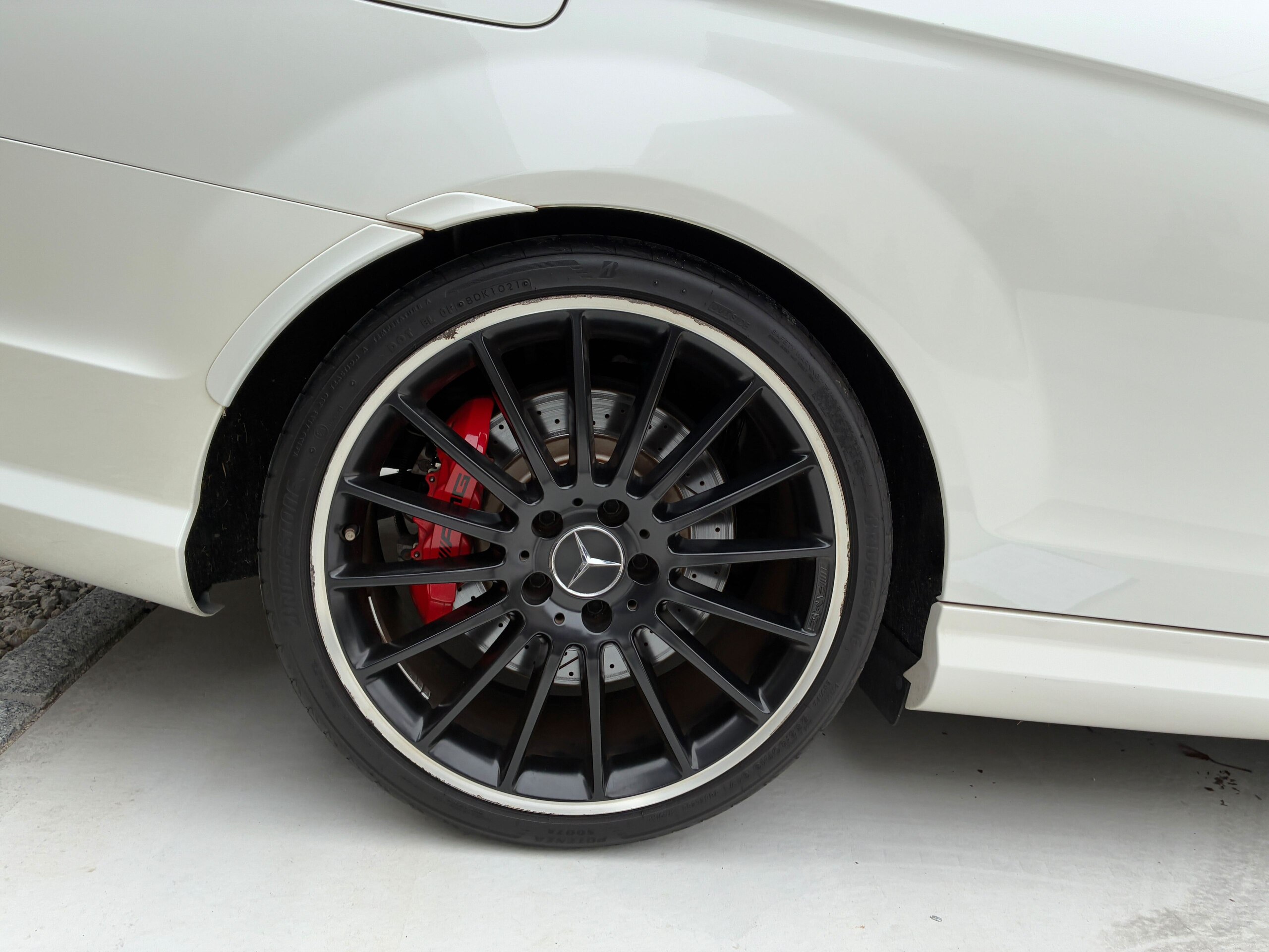 Mercedes Benz C63 AMG (photo: 9)