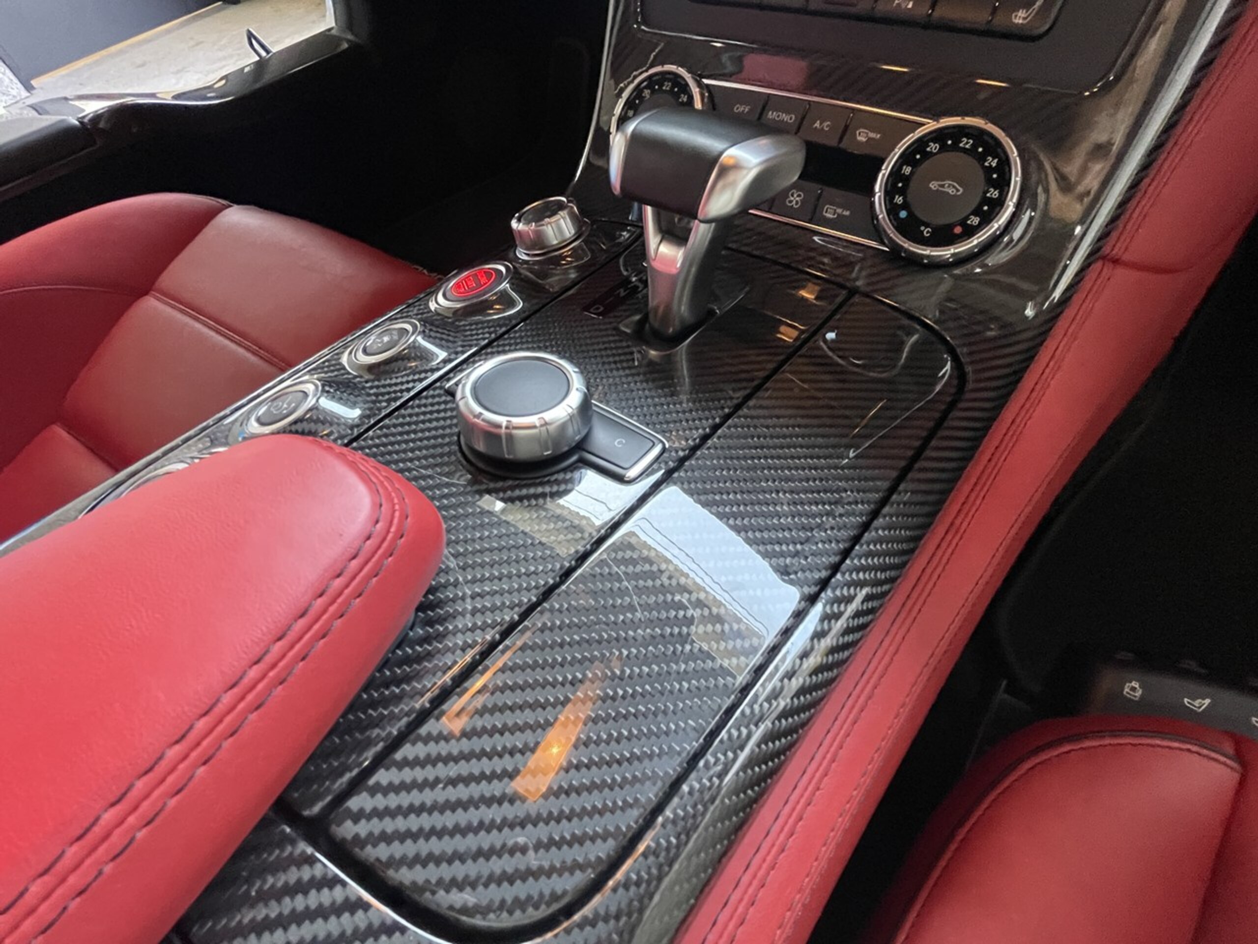 Mercedes Benz SLS AMG (photo: 16)