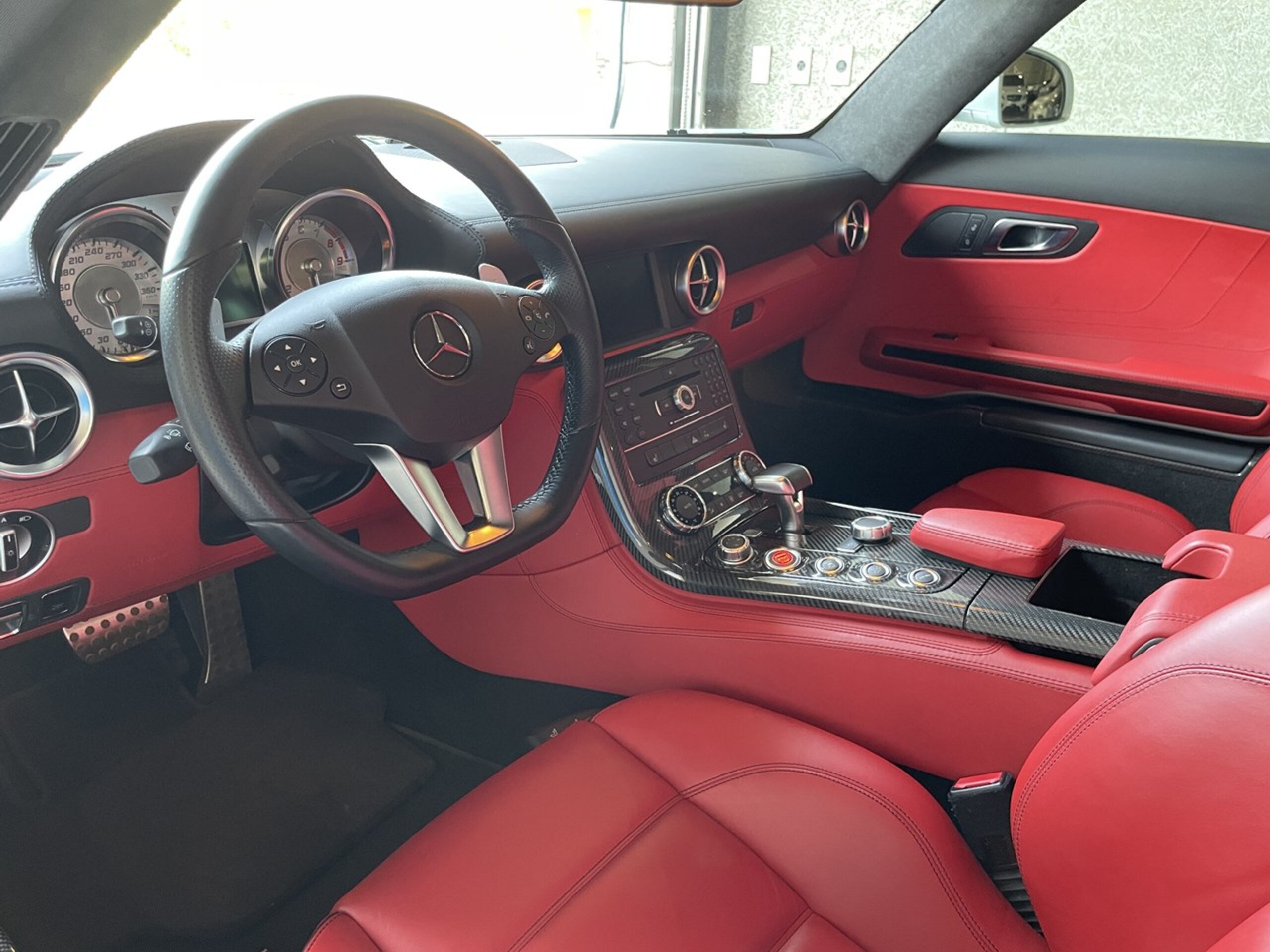 Mercedes Benz SLS AMG (photo: 9)