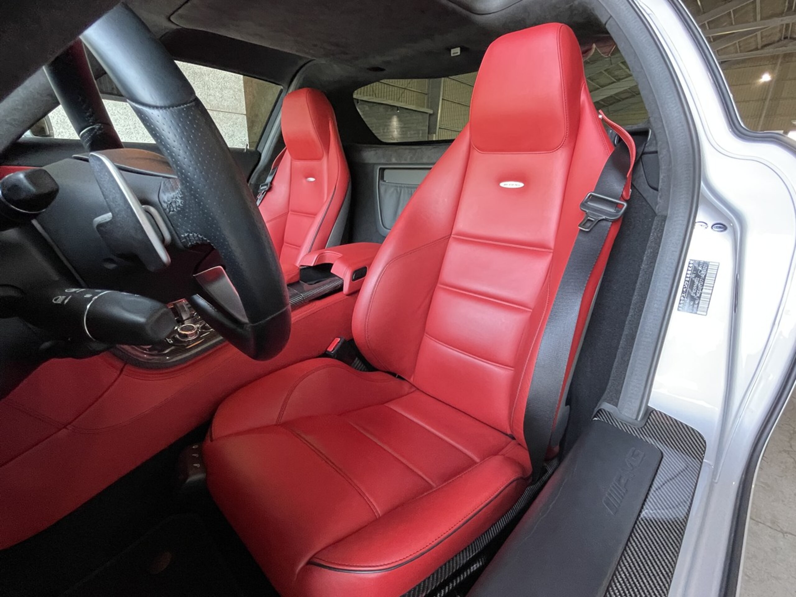Mercedes Benz SLS AMG (photo: 11)