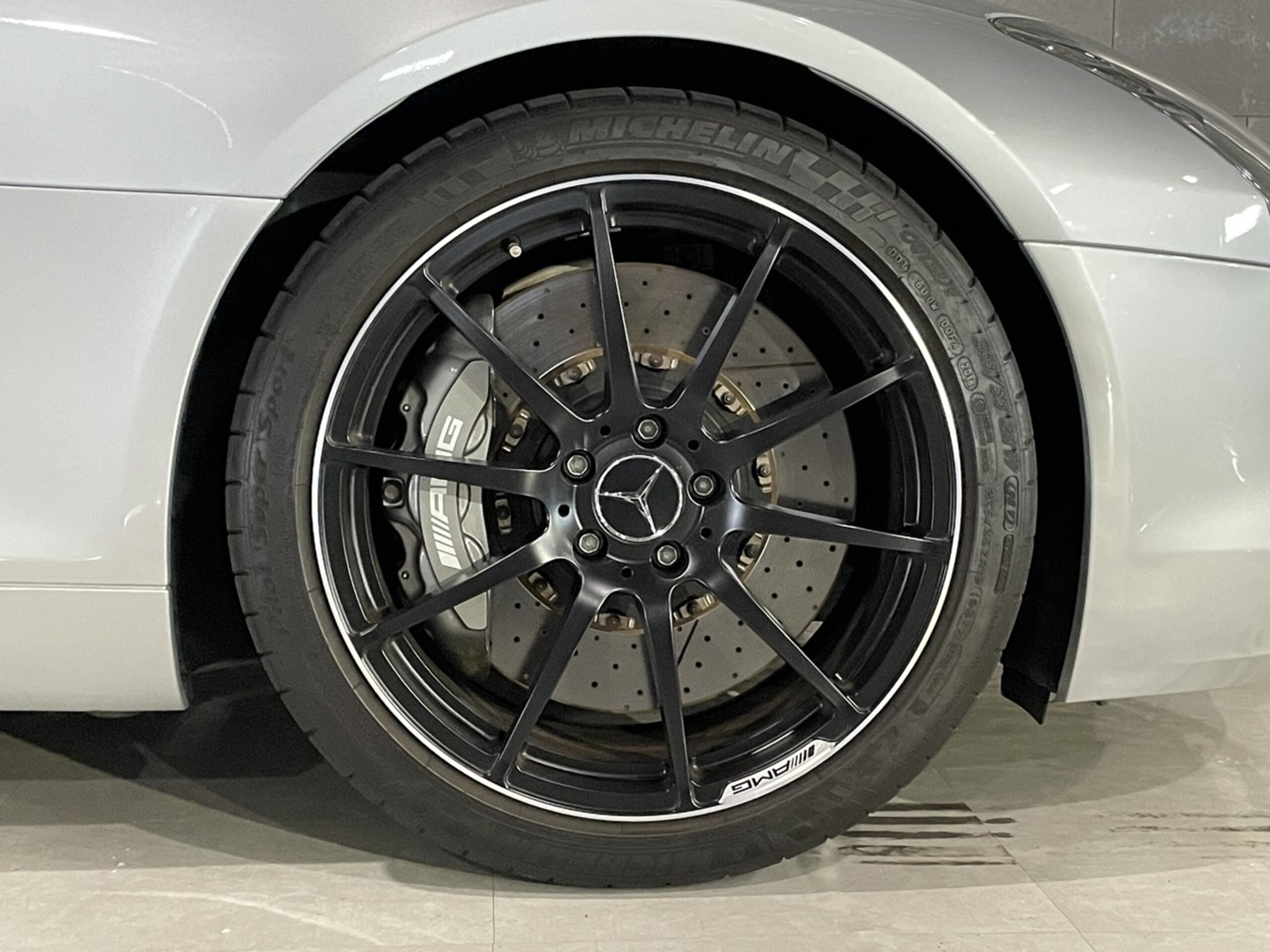Mercedes Benz SLS AMG (photo: 21)