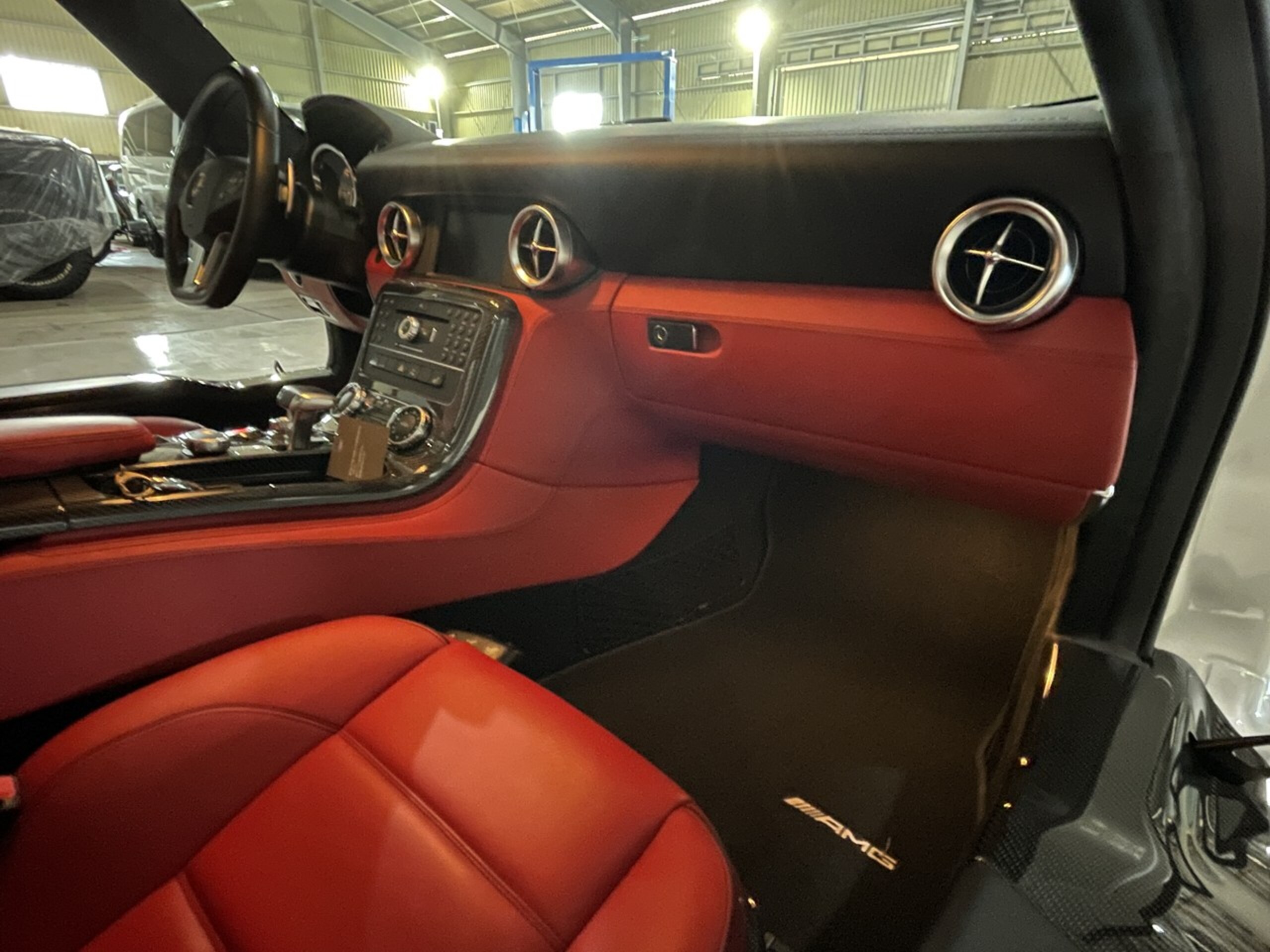 Mercedes Benz SLS AMG (photo: 17)